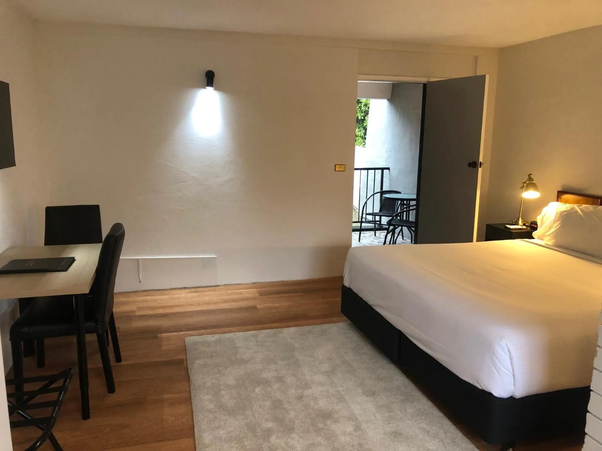 Photo of the whole room, Bed in Matador Motor Inn