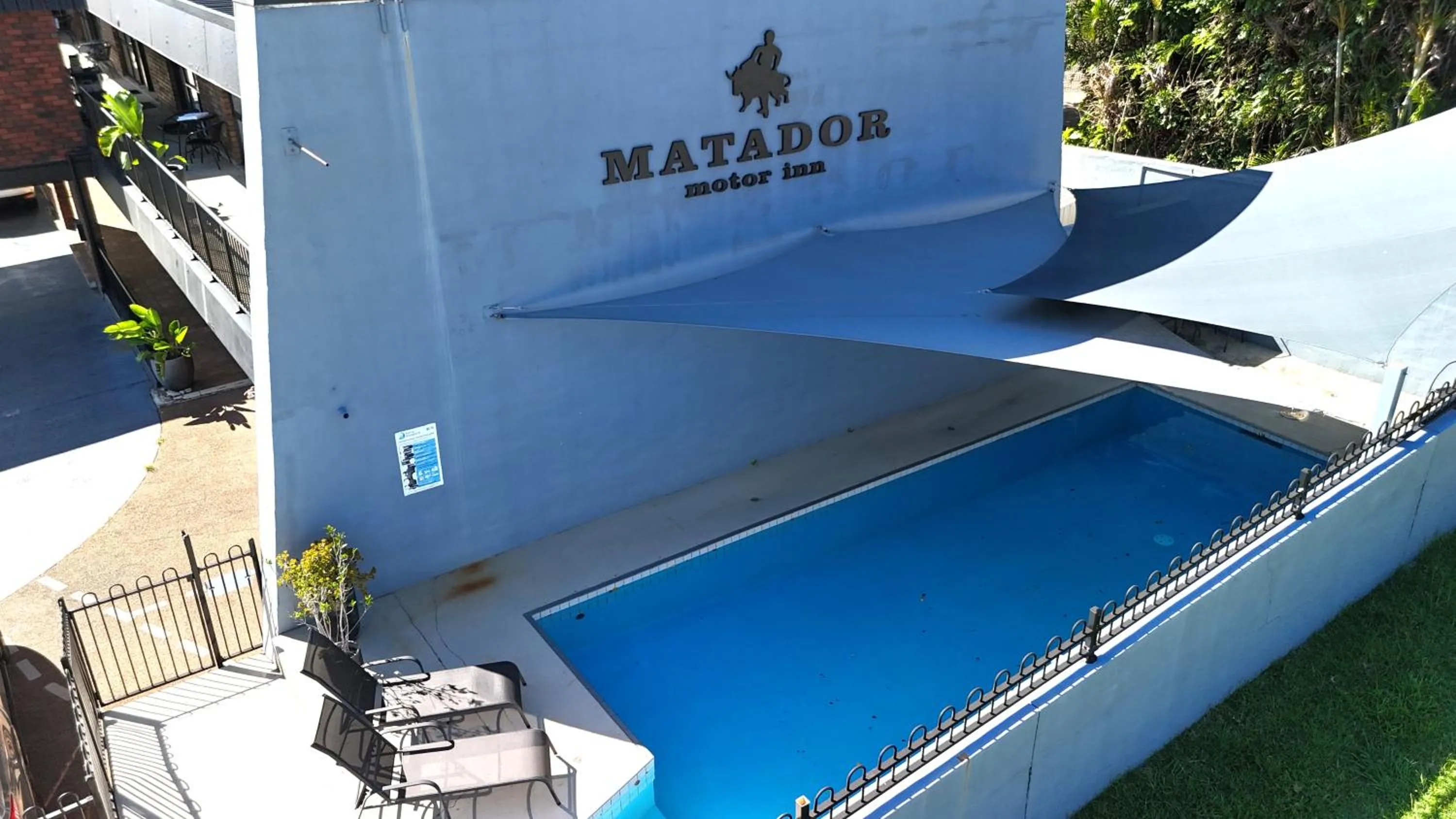 Swimming pool in Matador Motor Inn