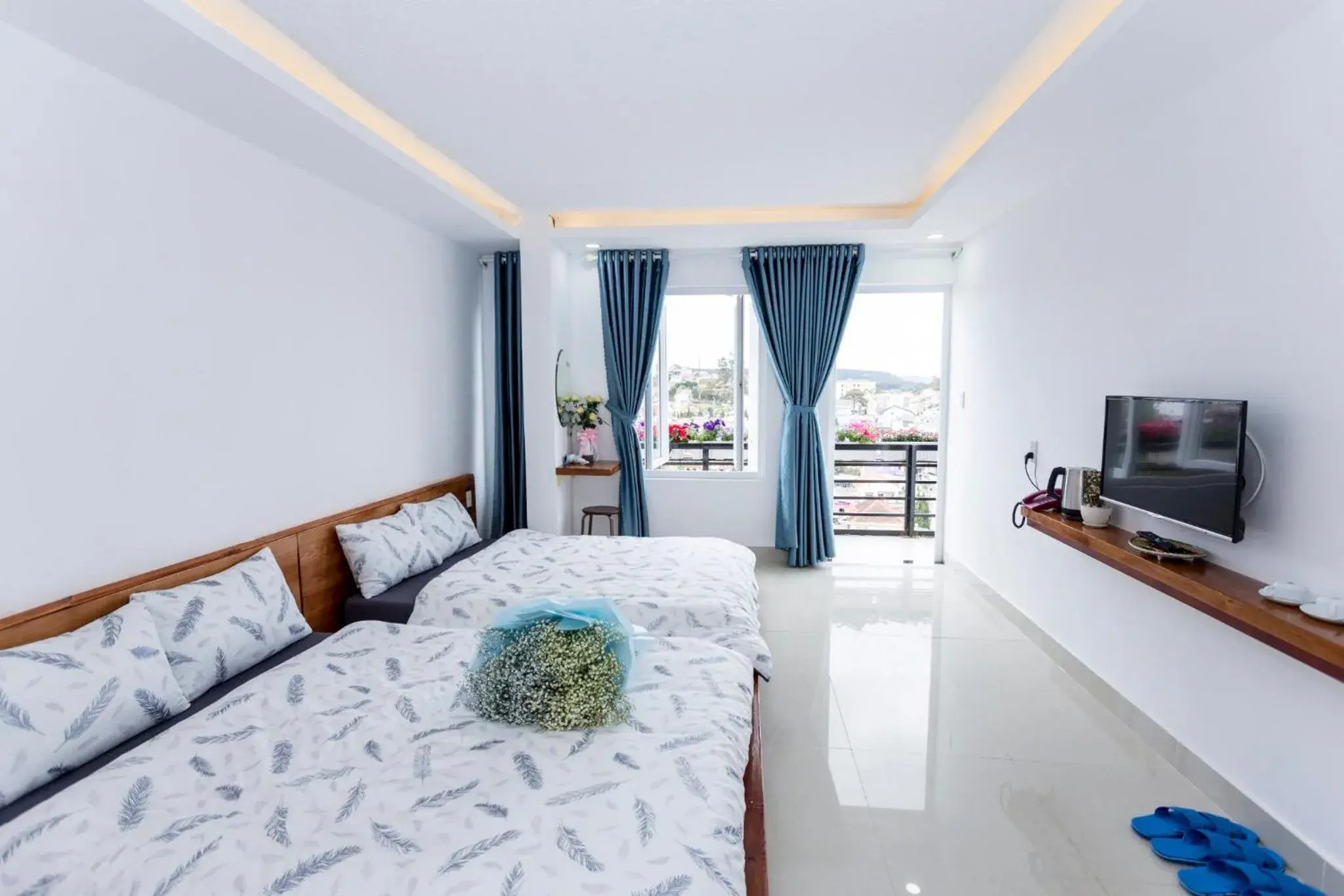 TV and multimedia, Bed in Ha Khoa Hotel Dalat TV and multimedia, Bed in Ha Khoa Hotel Dalat