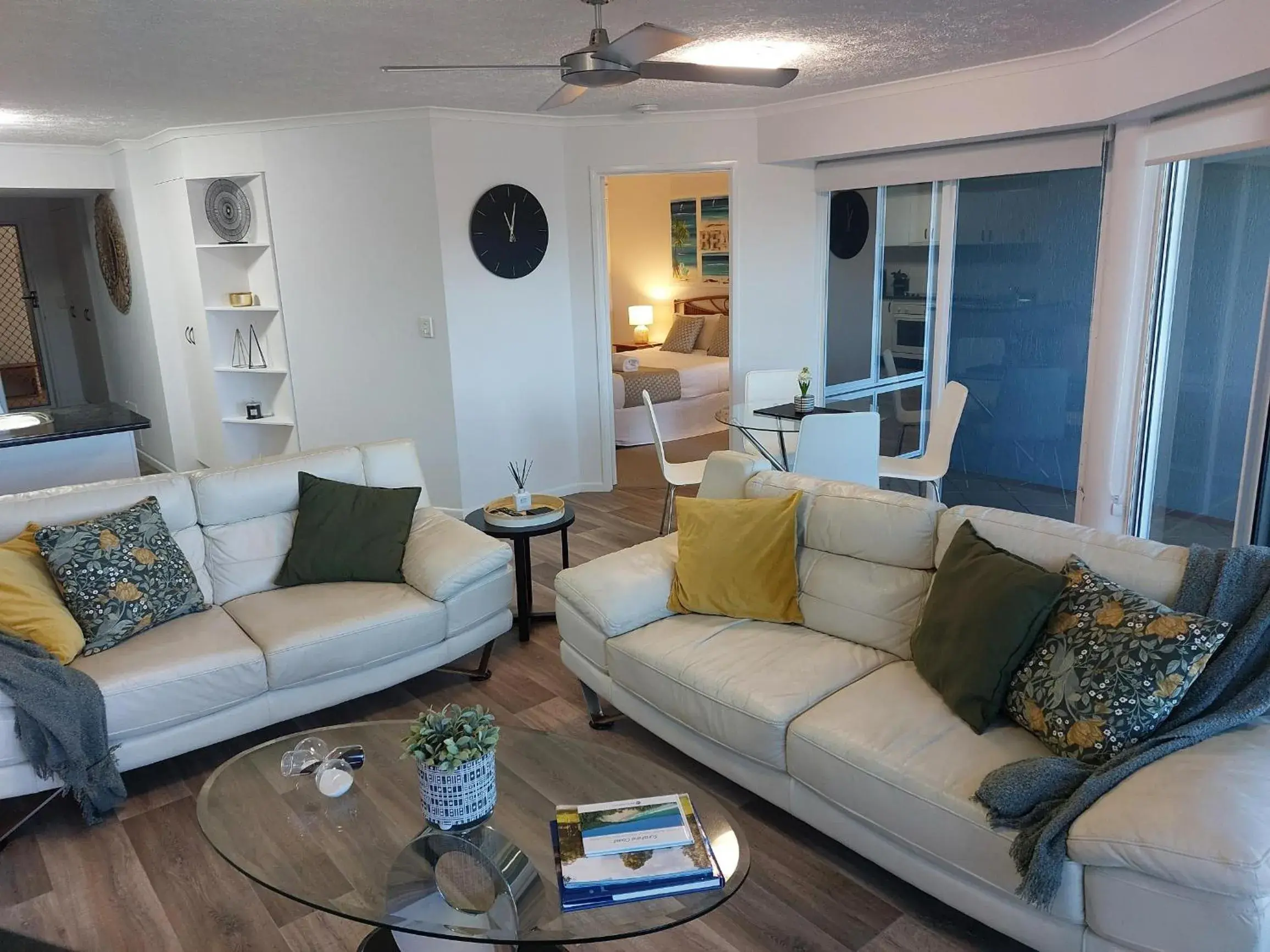 Beachfront Two-Bedroom Apartment - Level 2 in Sandy Shores Holiday Units Beachfront Two-Bedroom Apartment - Level 2 in Sandy Shores Holiday Units