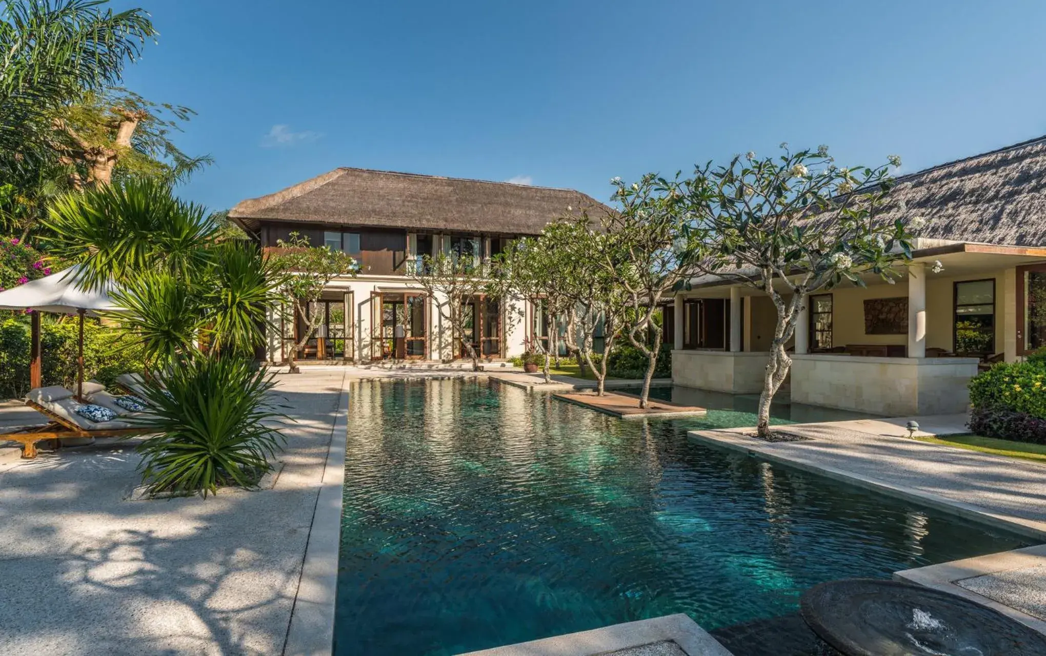 Swimming pool in Four Seasons Resort Bali at Jimbaran Bay Swimming pool in Four Seasons Resort Bali at Jimbaran Bay