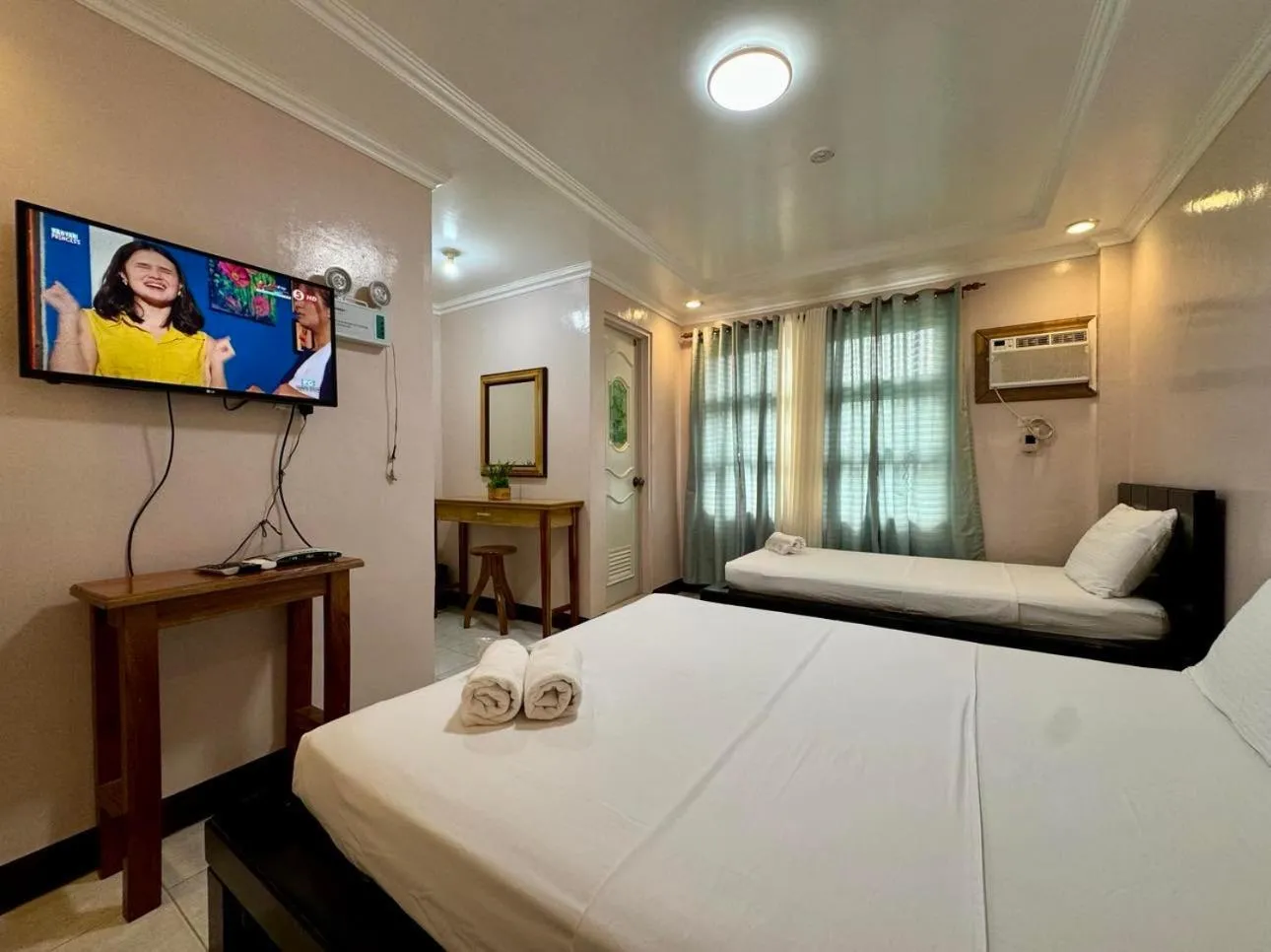 Photo of the whole room, Bed in Batanes Seaside Lodge & Restaurant
