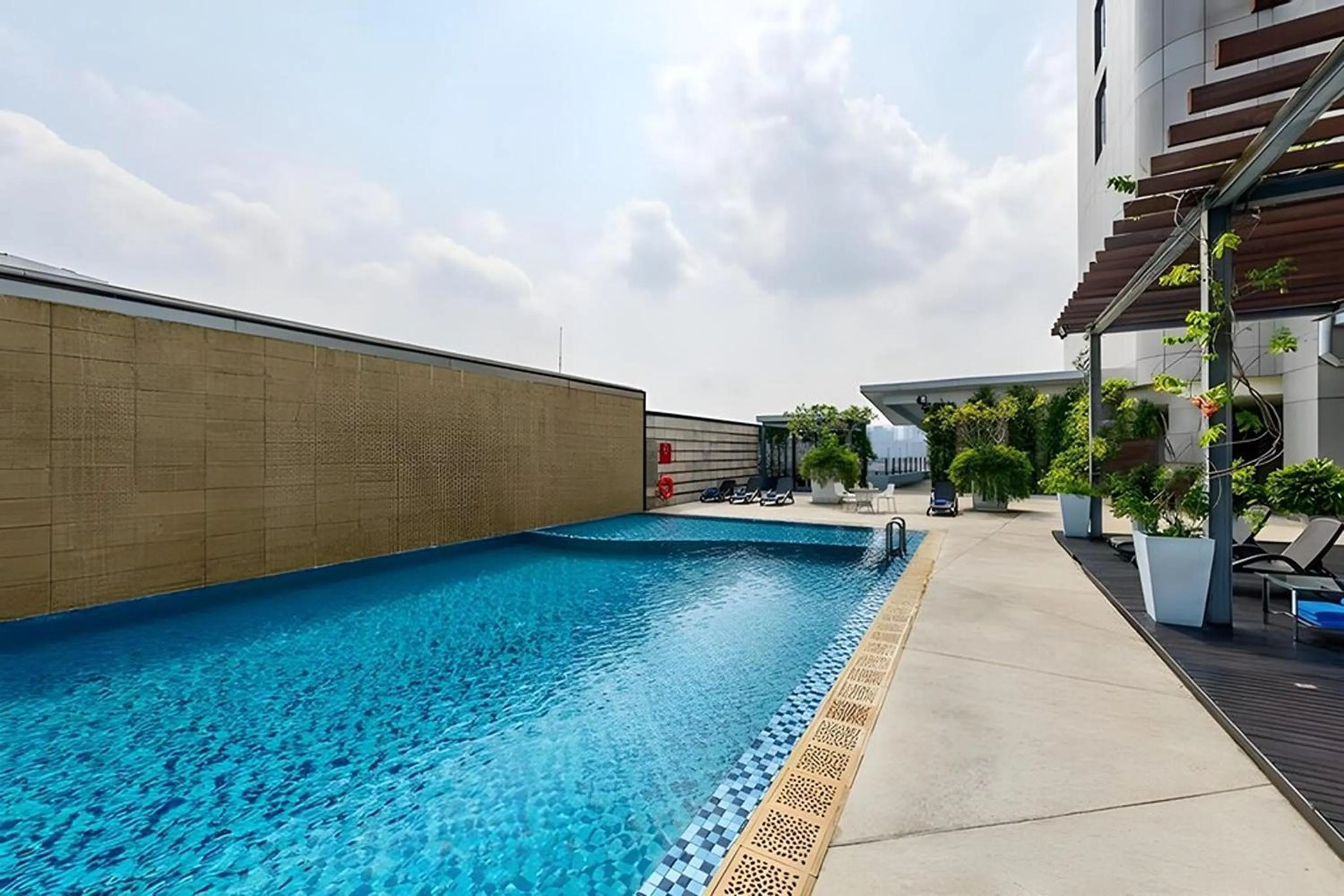 Swimming pool in Vivatel Kuala Lumpur