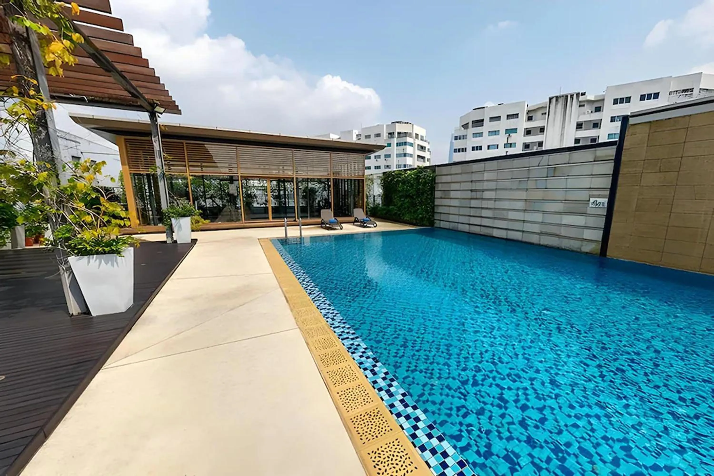 Swimming pool in Vivatel Kuala Lumpur
