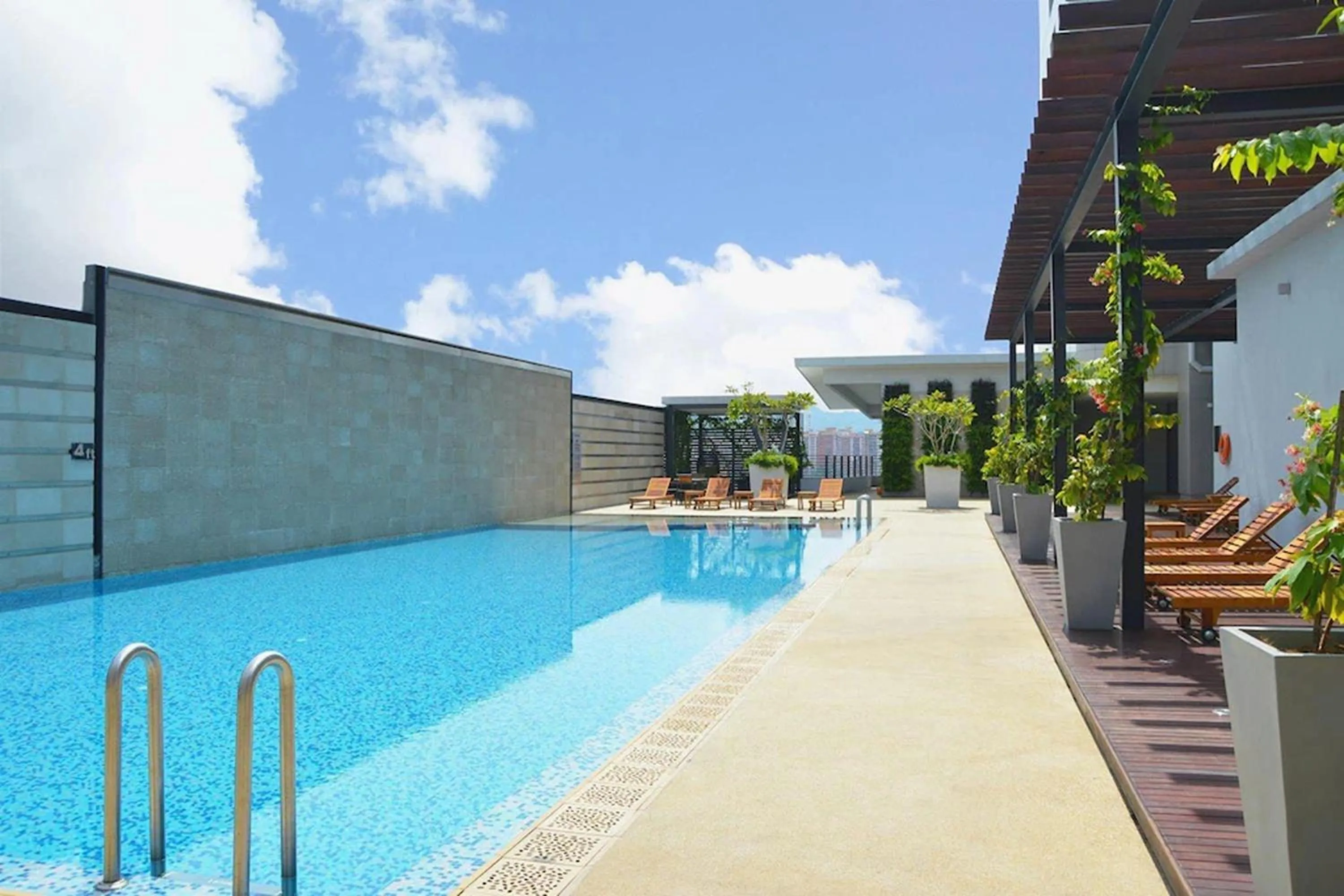 Swimming pool in Vivatel Kuala Lumpur