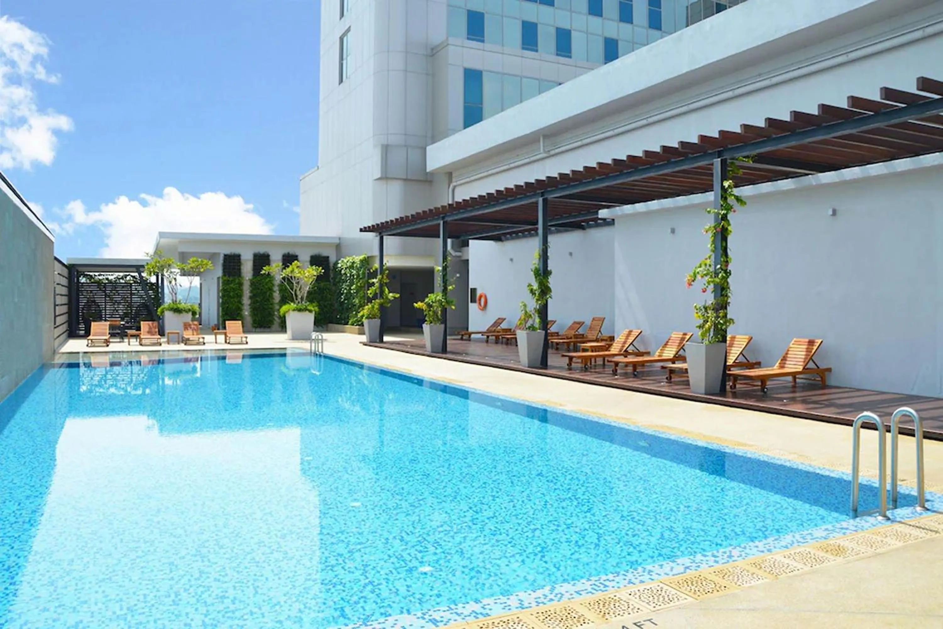 Swimming pool in Vivatel Kuala Lumpur