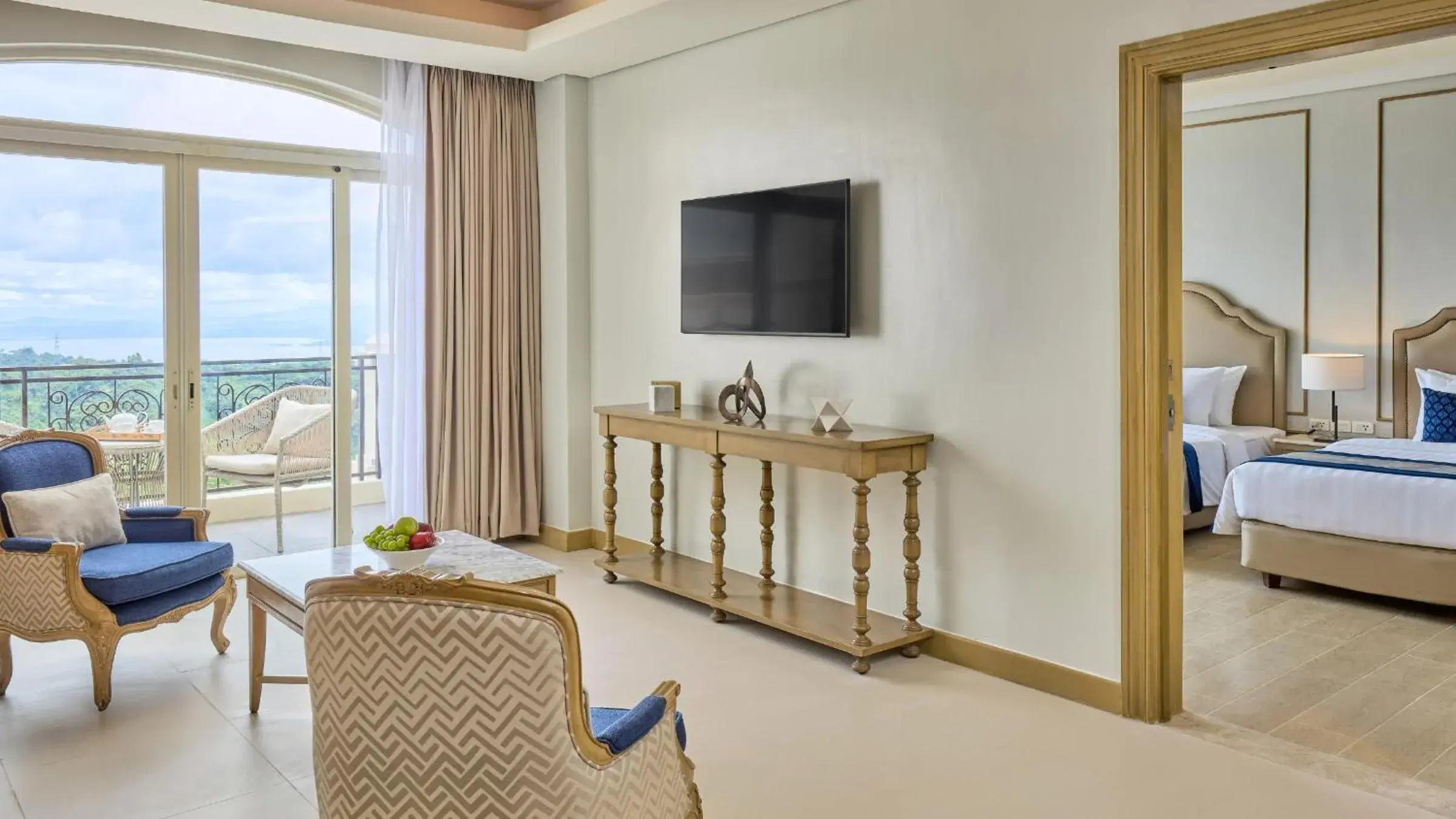 TV and multimedia, Bed in Twin Lakes Hotel near Tagaytay TV and multimedia, Bed in Twin Lakes Hotel near Tagaytay