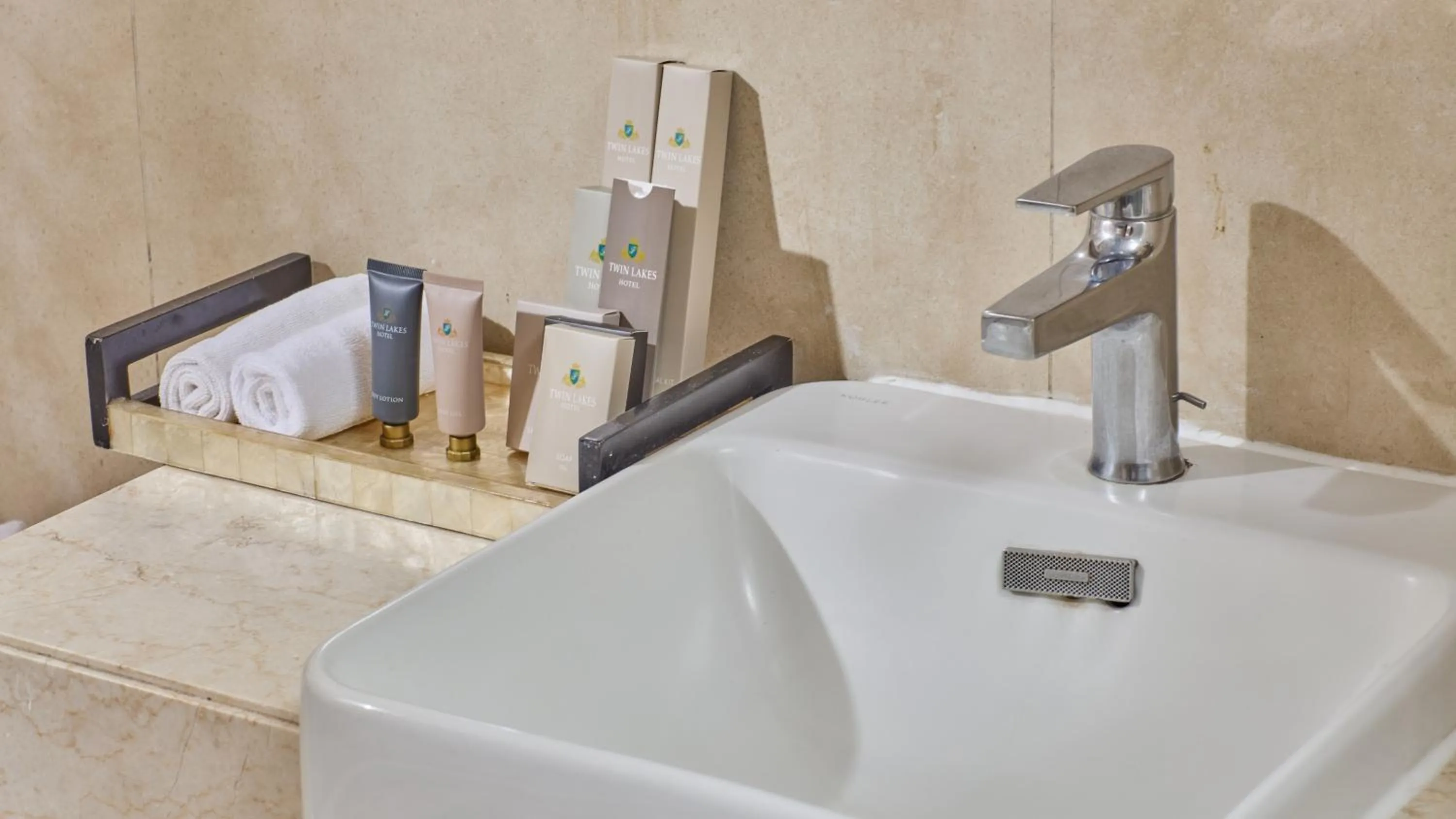 Bathroom in Twin Lakes Hotel near Tagaytay