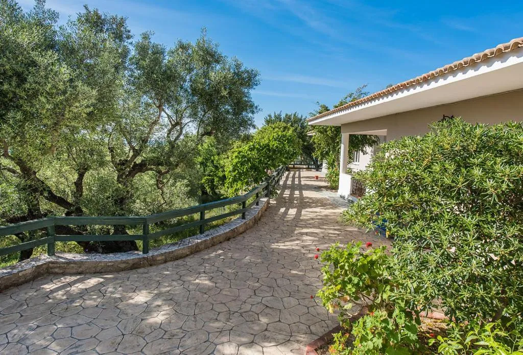 Facade/entrance in Lofos Soilis