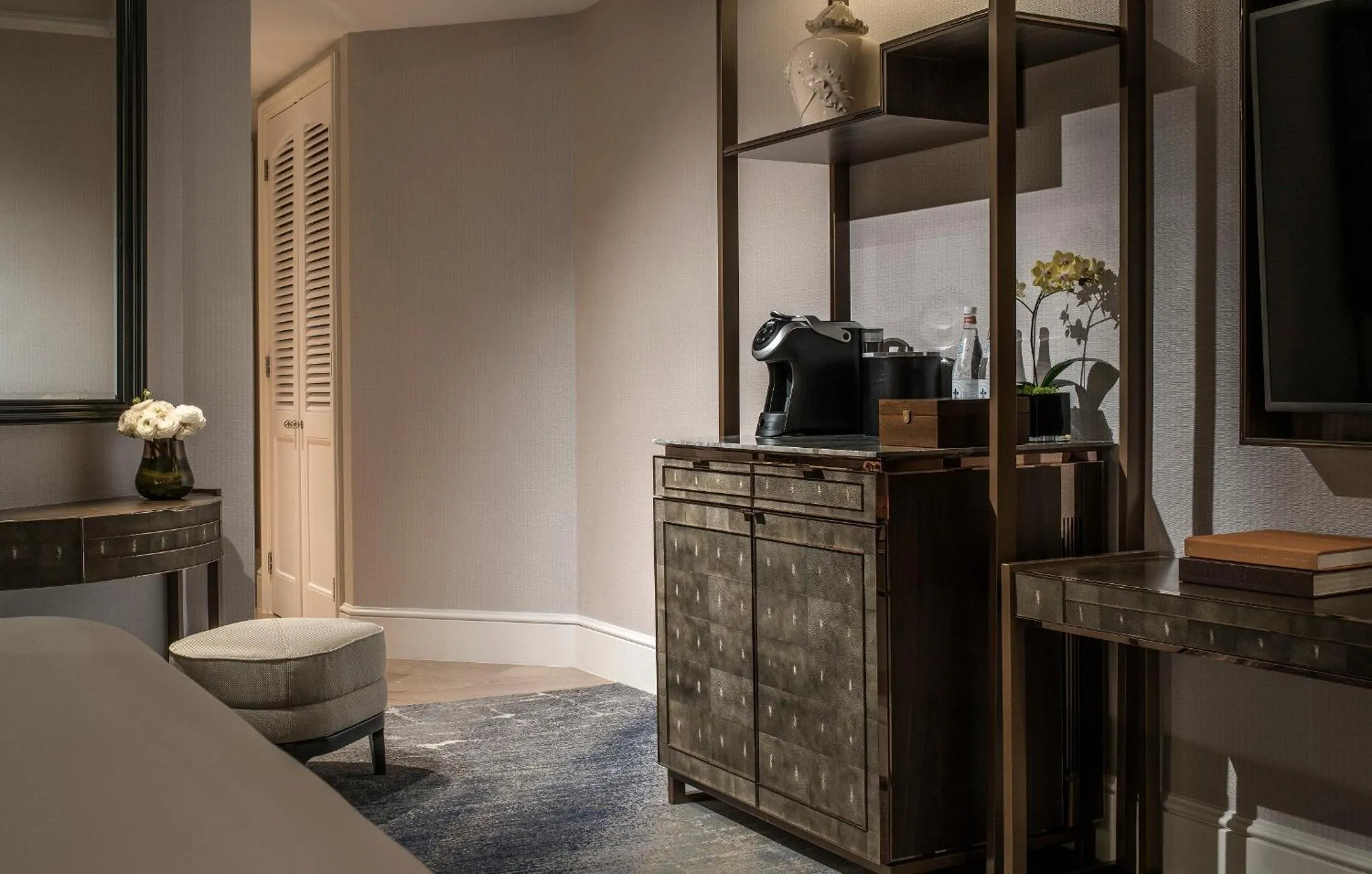 Coffee/tea facilities in Four Seasons Hotel Singapore