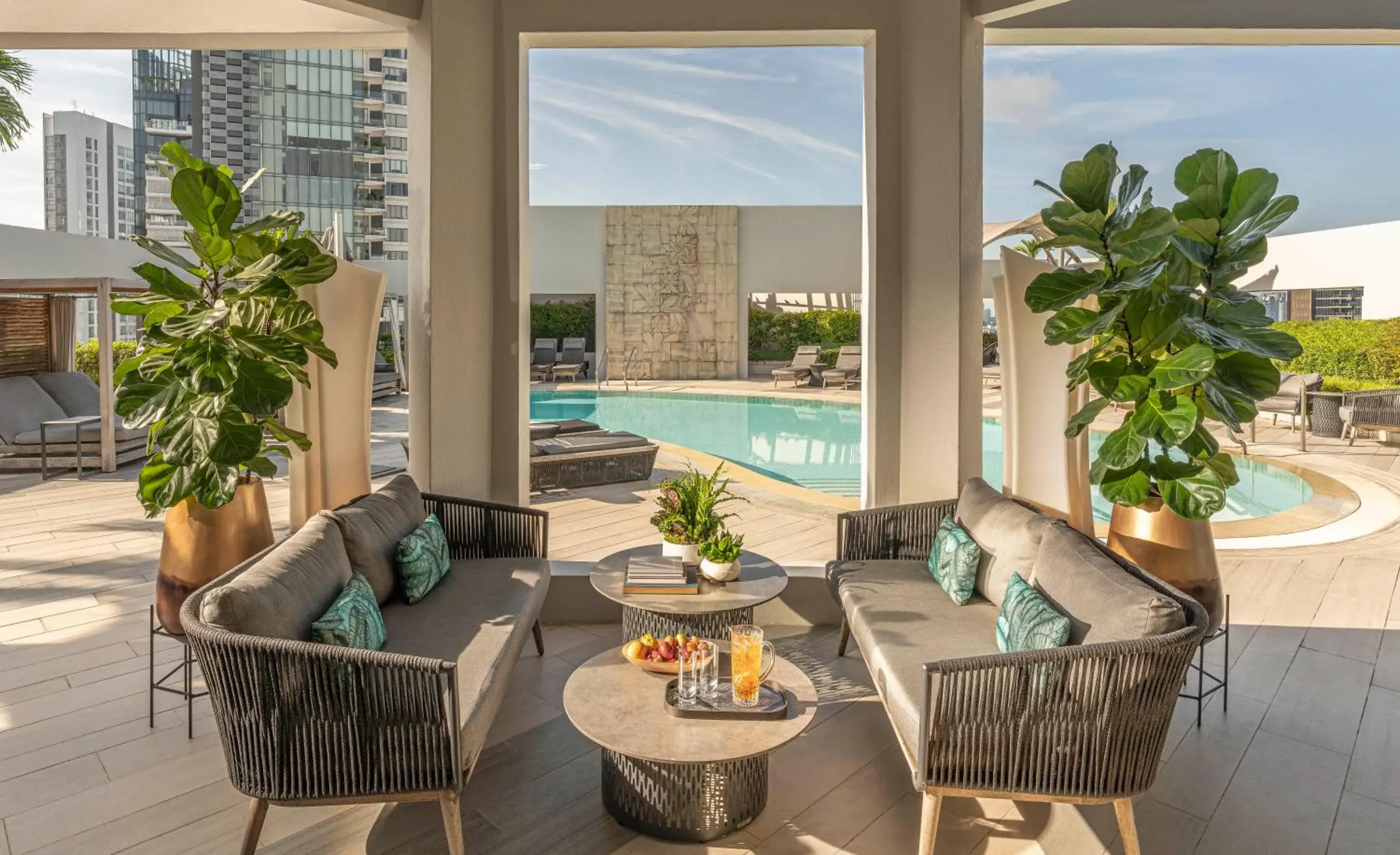 Pool view in Four Seasons Hotel Singapore Pool view in Four Seasons Hotel Singapore