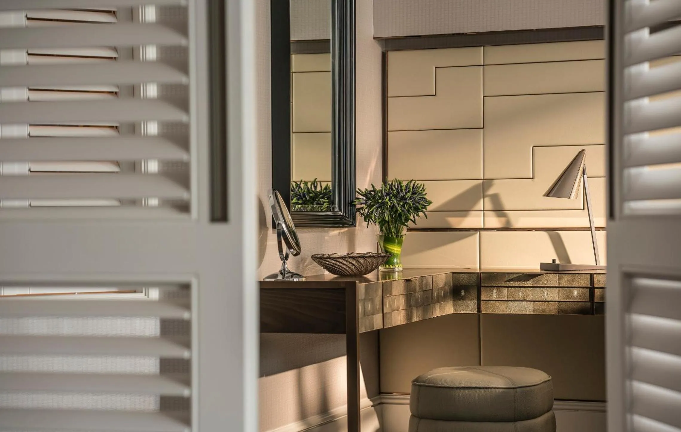 Decorative detail in Four Seasons Hotel Singapore