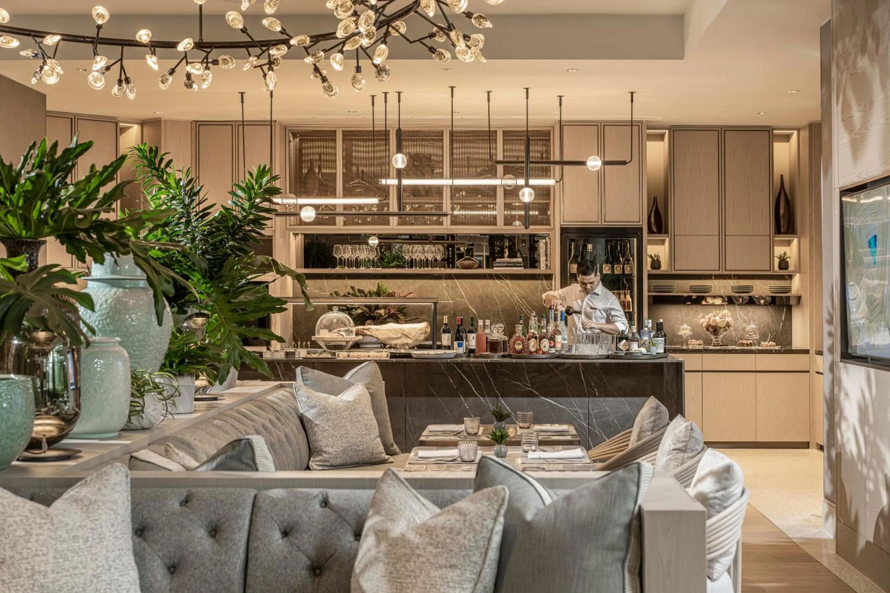 Restaurant/places to eat in Four Seasons Hotel Singapore