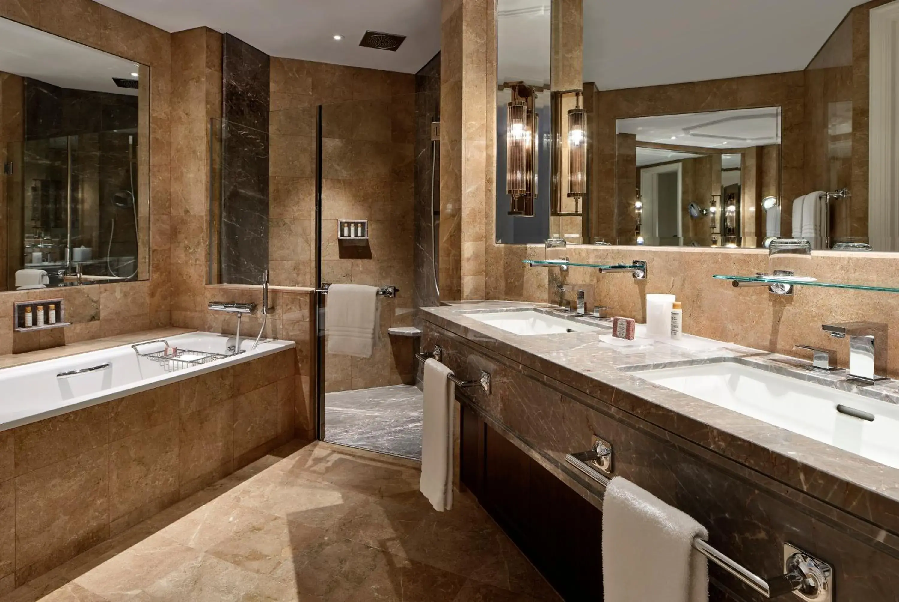 Deluxe Hypoallergenic Twin Room in Four Seasons Hotel Singapore Deluxe Hypoallergenic Twin Room in Four Seasons Hotel Singapore