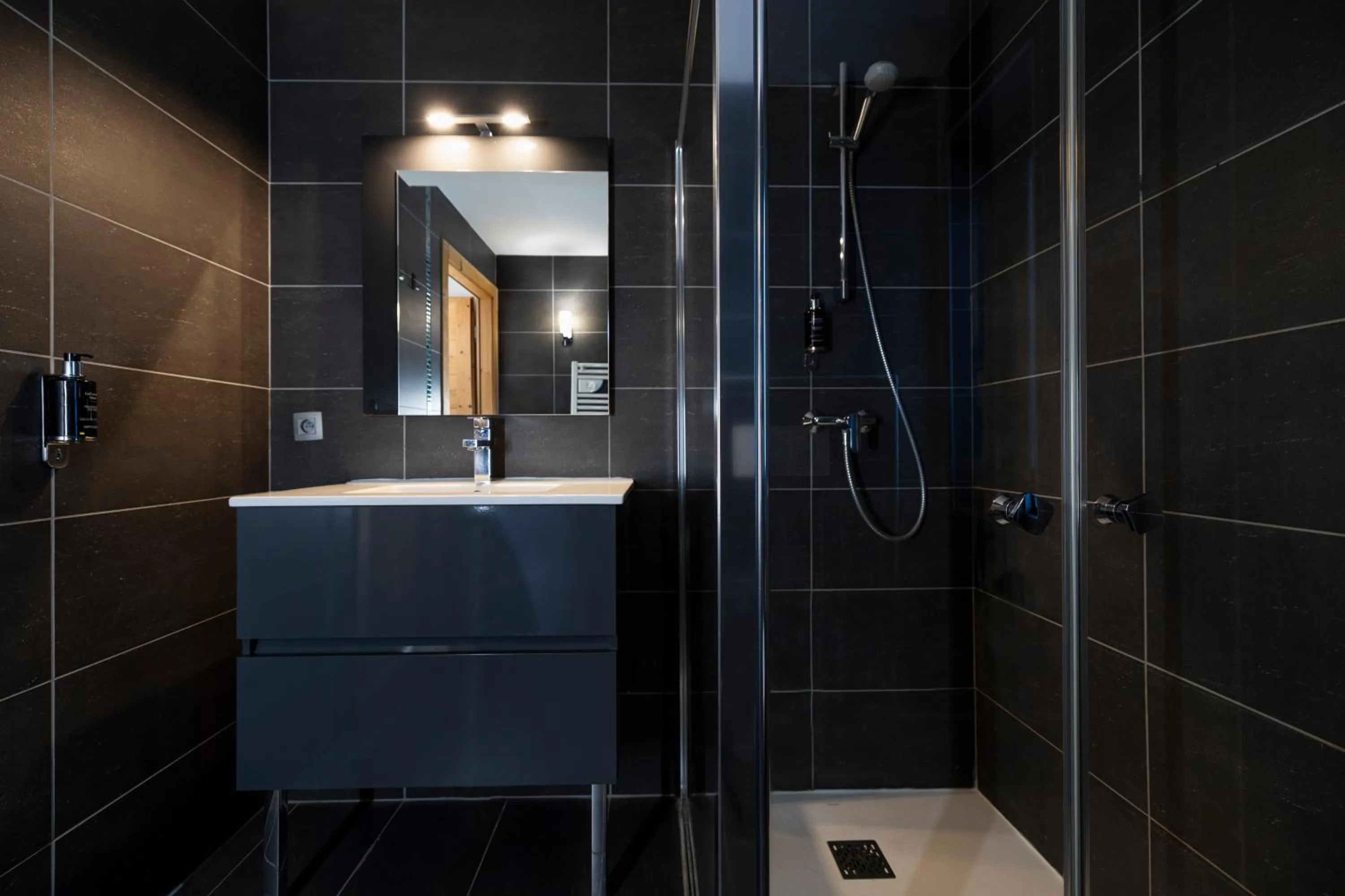 Shower in Hôtel de L'Arve by HappyCulture