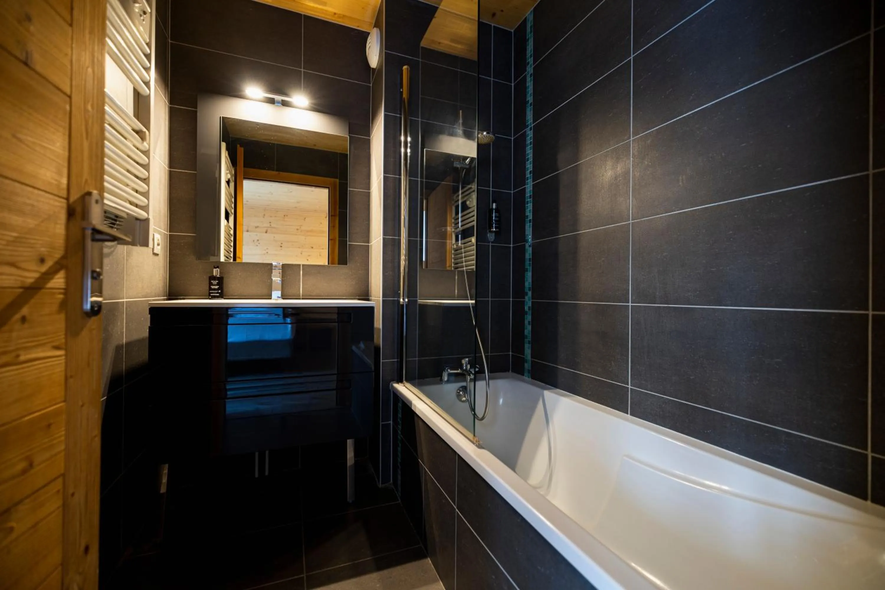 Bathroom in Hôtel de L'Arve by HappyCulture