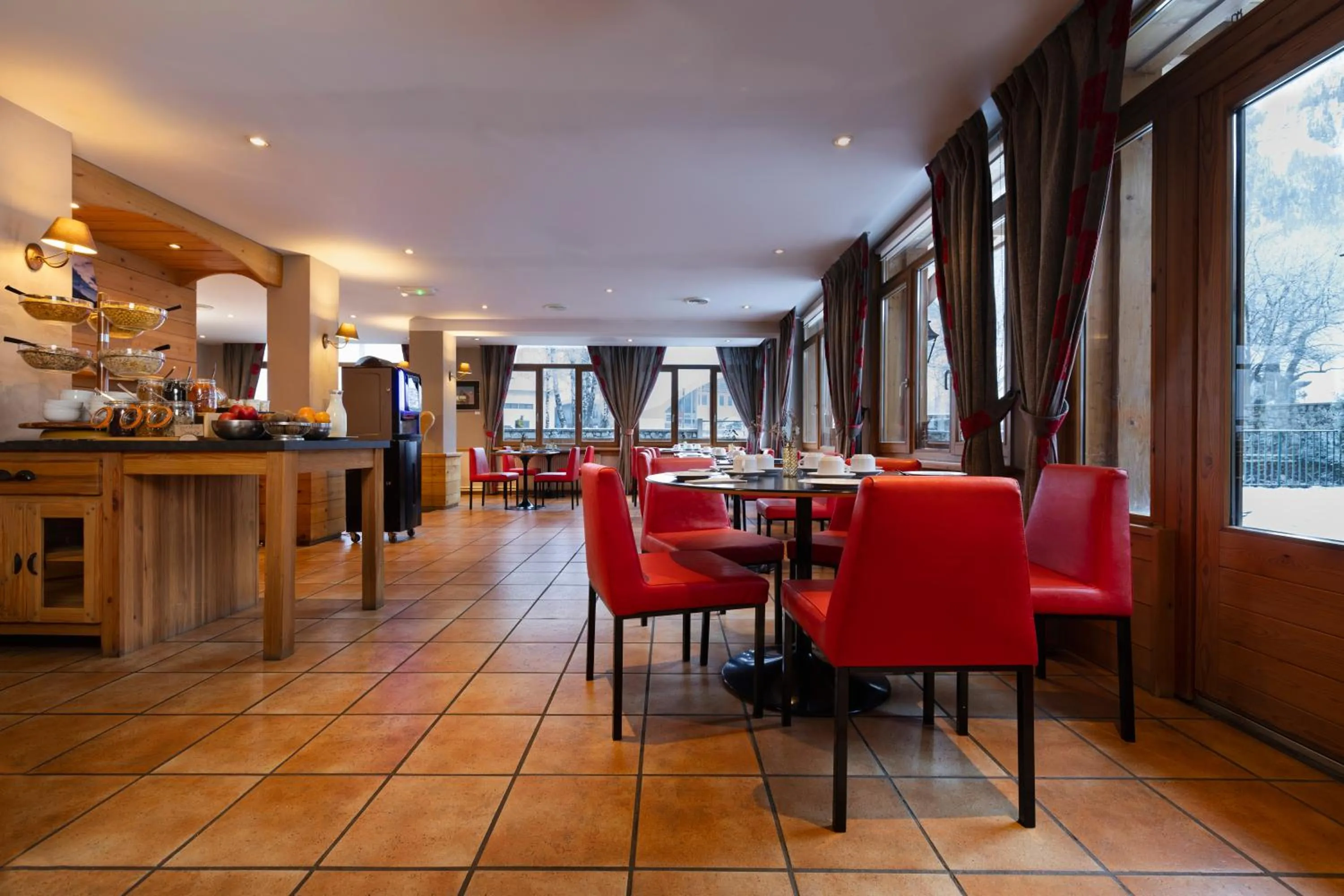 Breakfast in Hôtel de L'Arve by HappyCulture