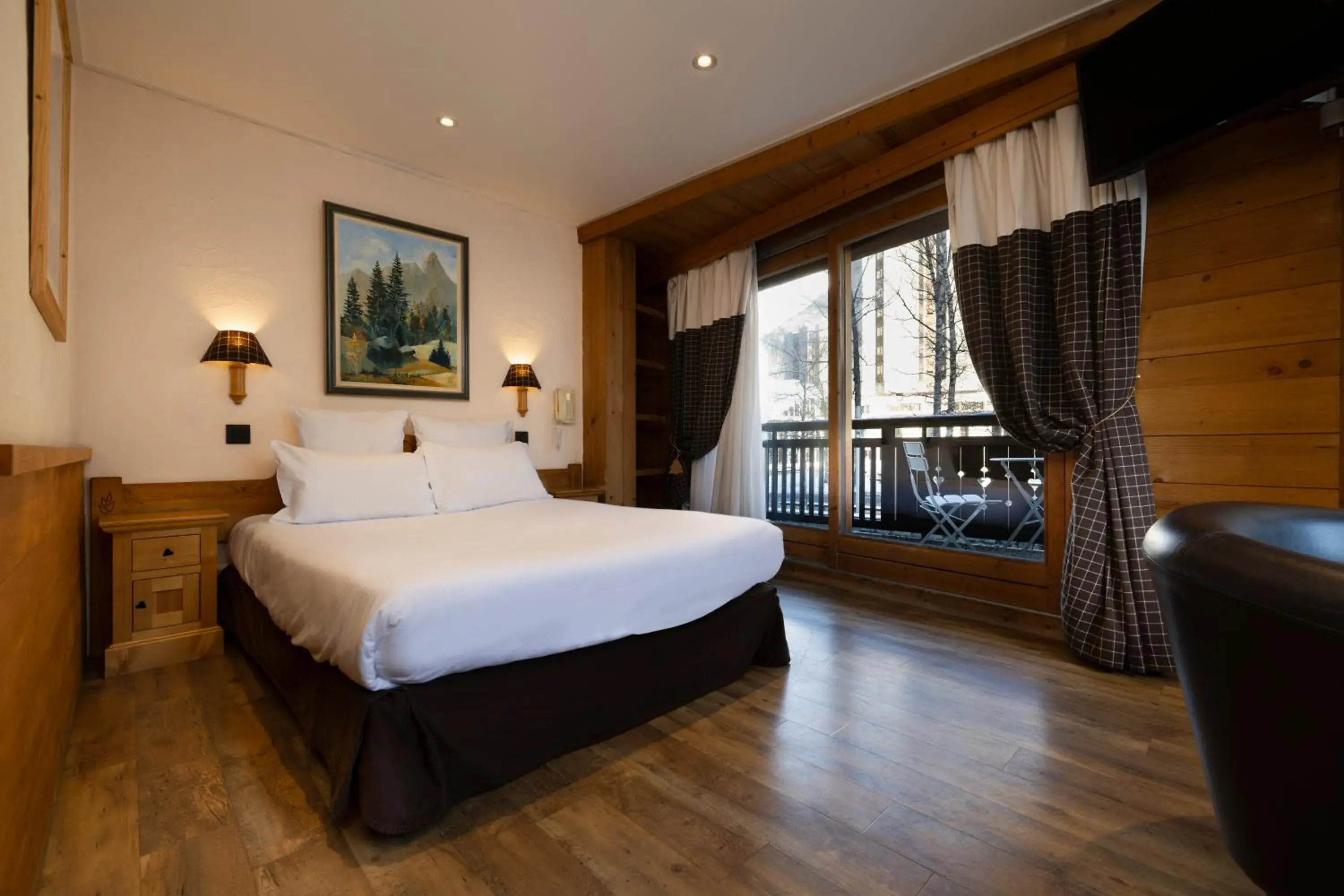 Balcony/Terrace, Bed in Hôtel de L'Arve by HappyCulture Balcony/Terrace, Bed in Hôtel de L'Arve by HappyCulture