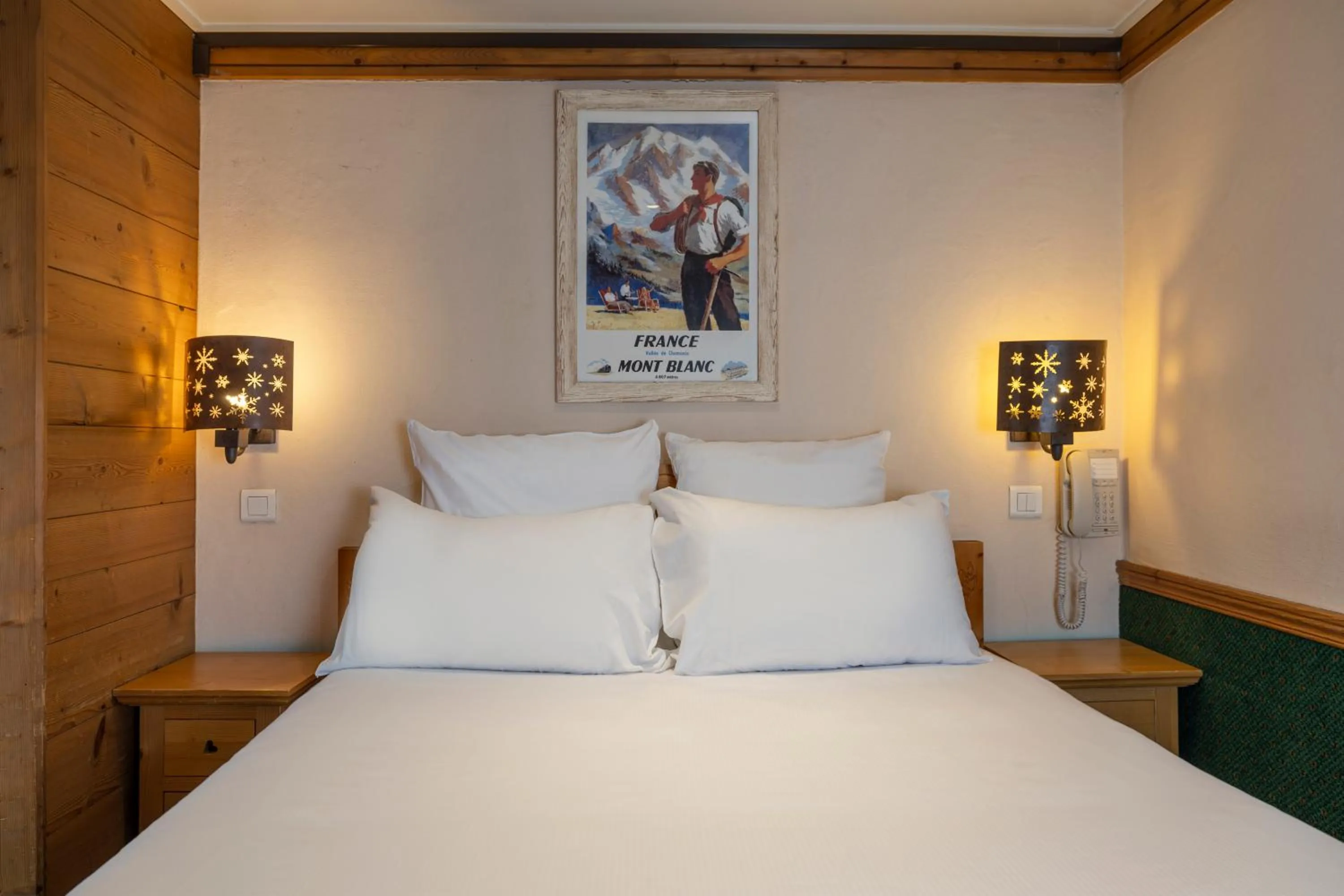 Bedroom, Bed in Hôtel de L'Arve by HappyCulture