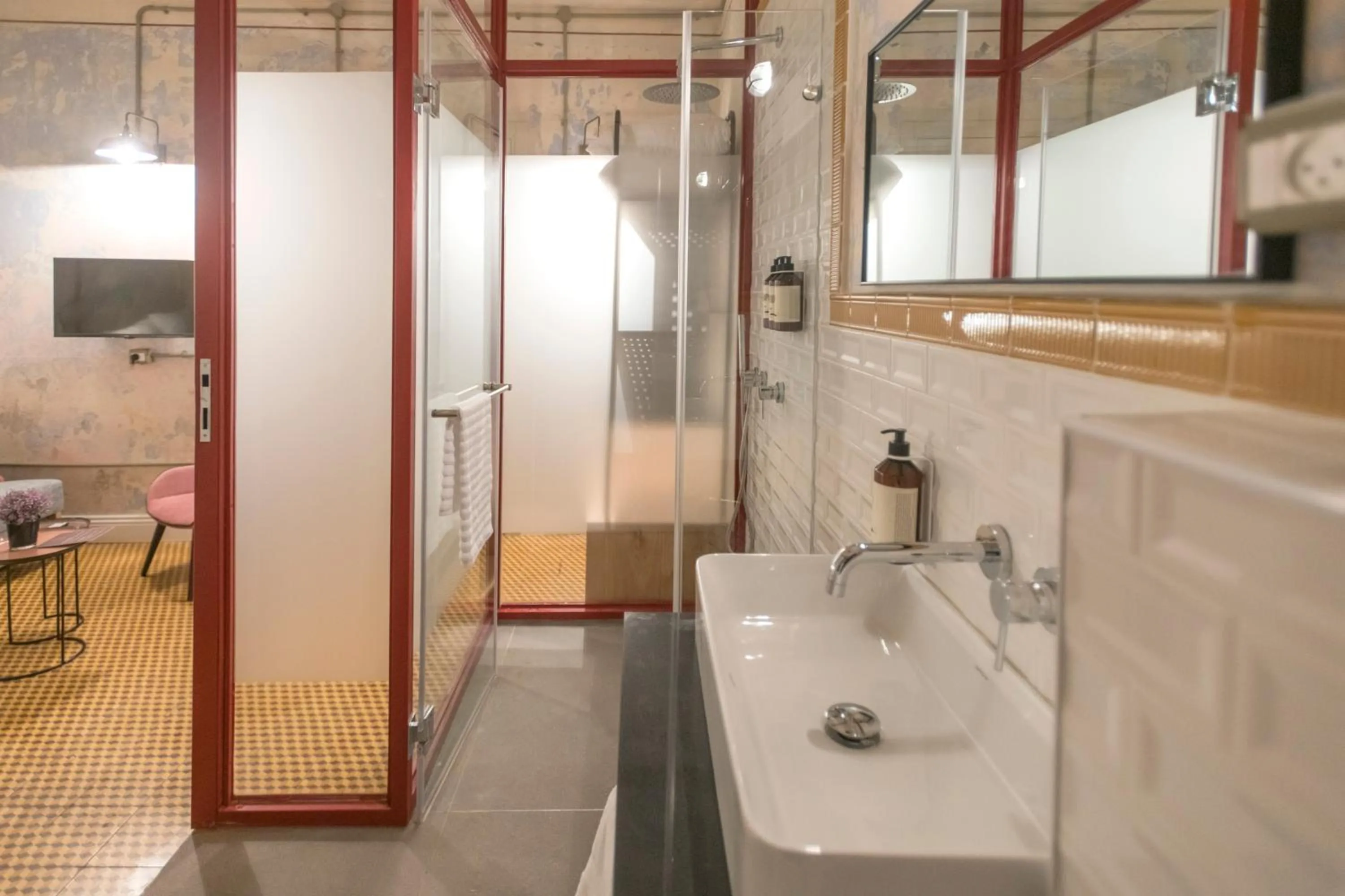 Bathroom in Jojo TLV