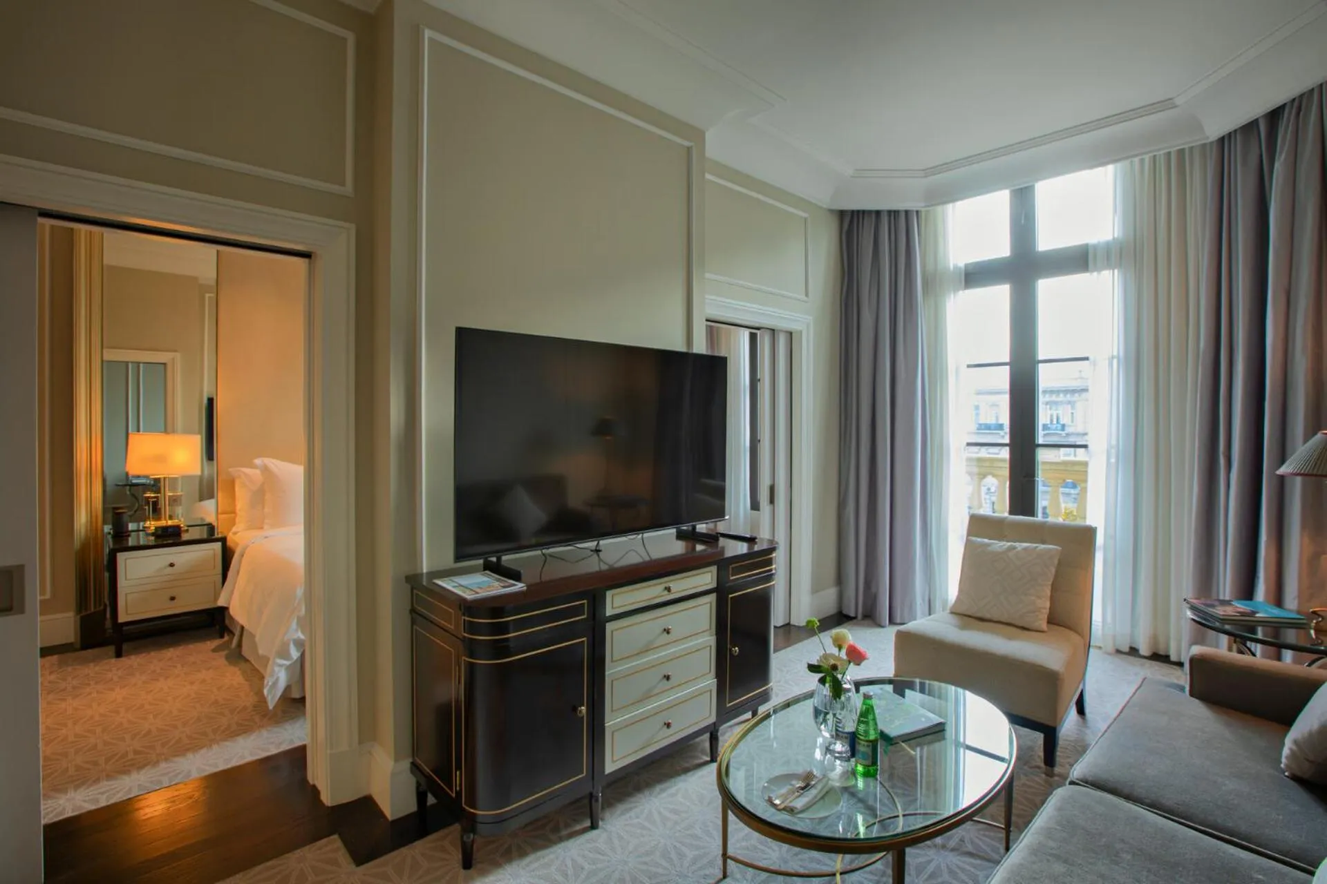 TV and multimedia in Four Seasons Hotel Baku