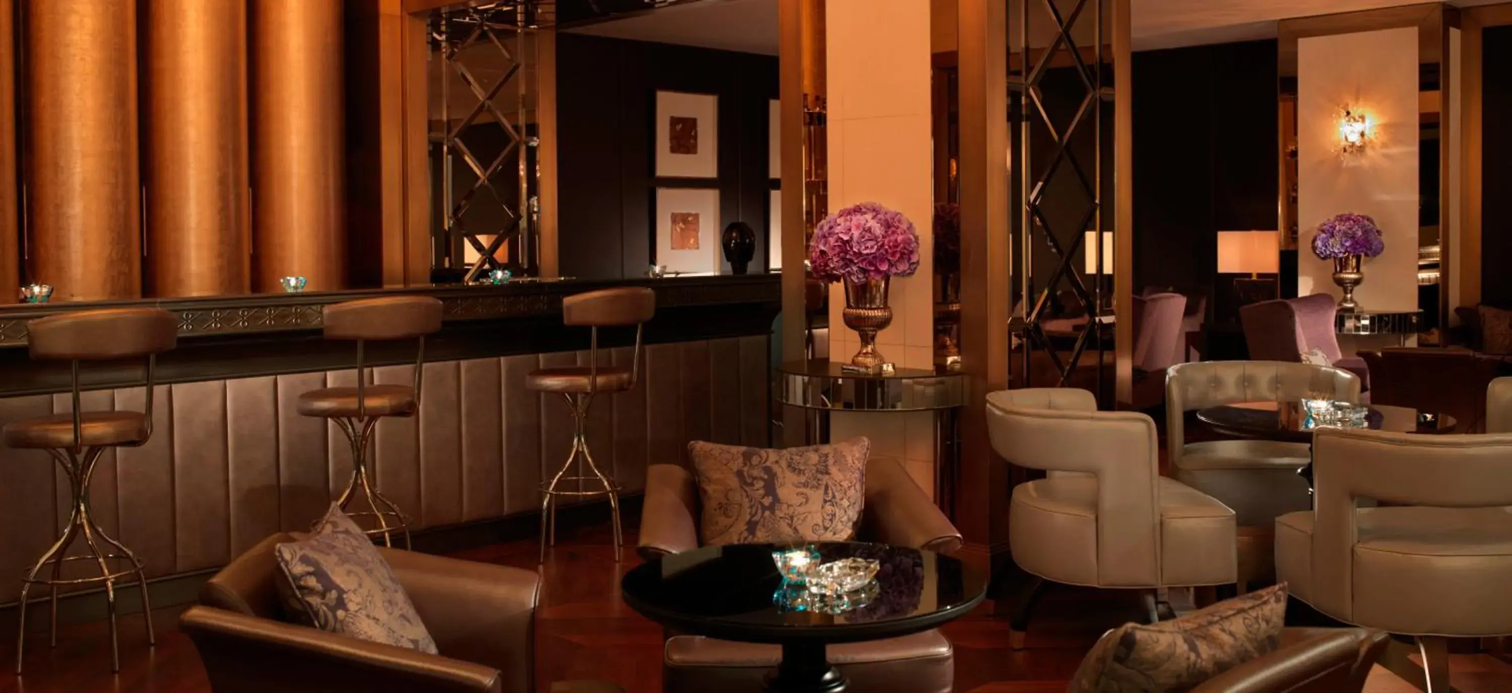 Lounge or bar in Four Seasons Hotel Baku Lounge or bar in Four Seasons Hotel Baku