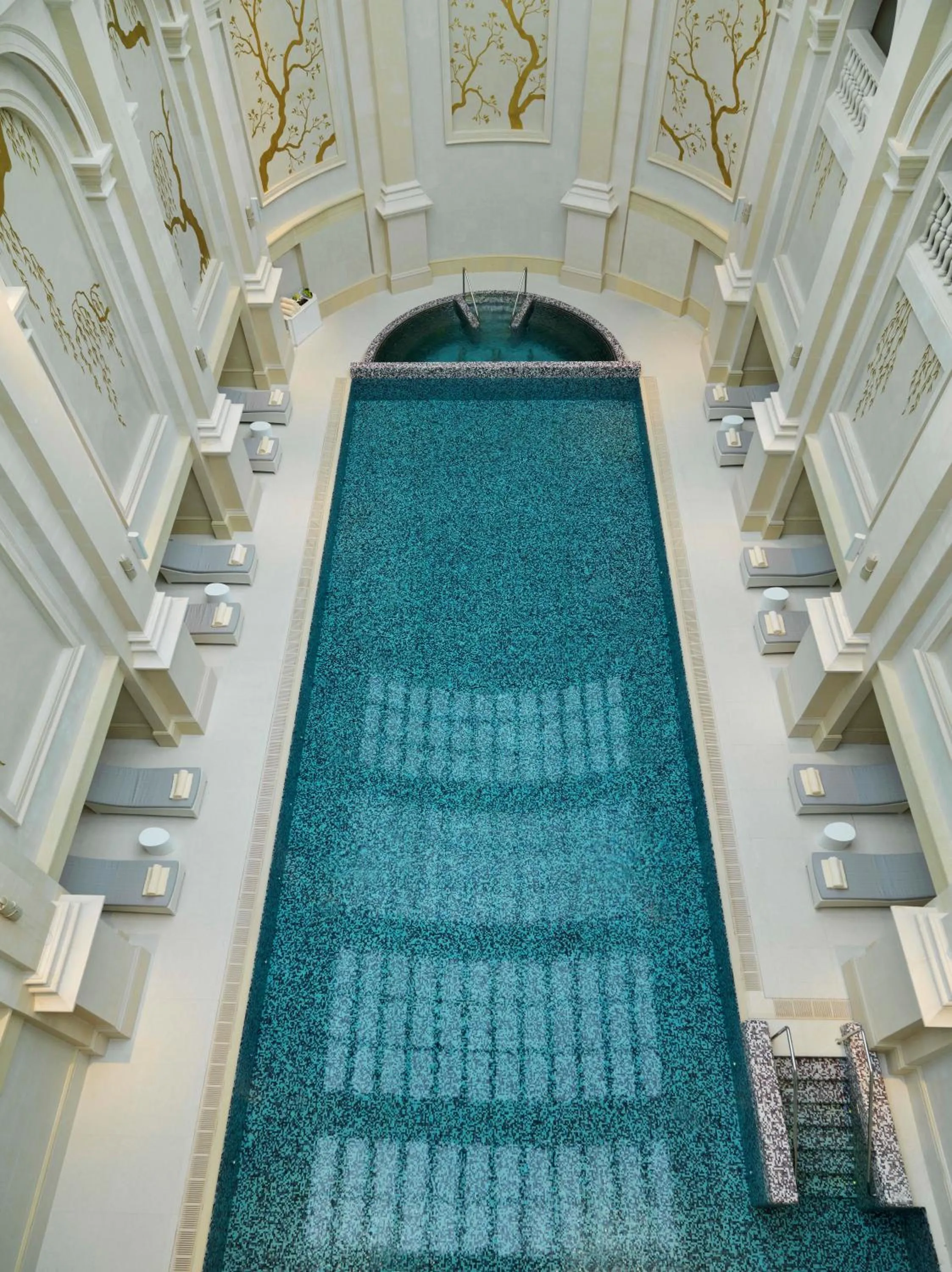 Diving in Four Seasons Hotel Baku