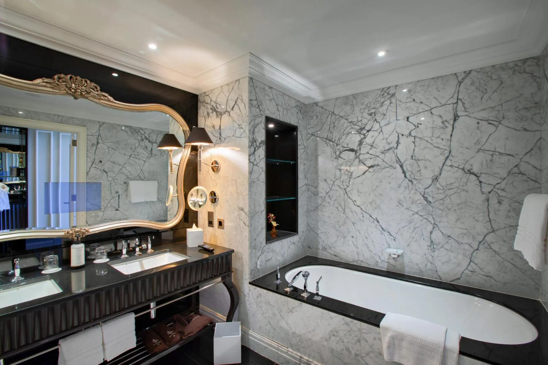 Bathroom, Bed in Four Seasons Hotel Baku