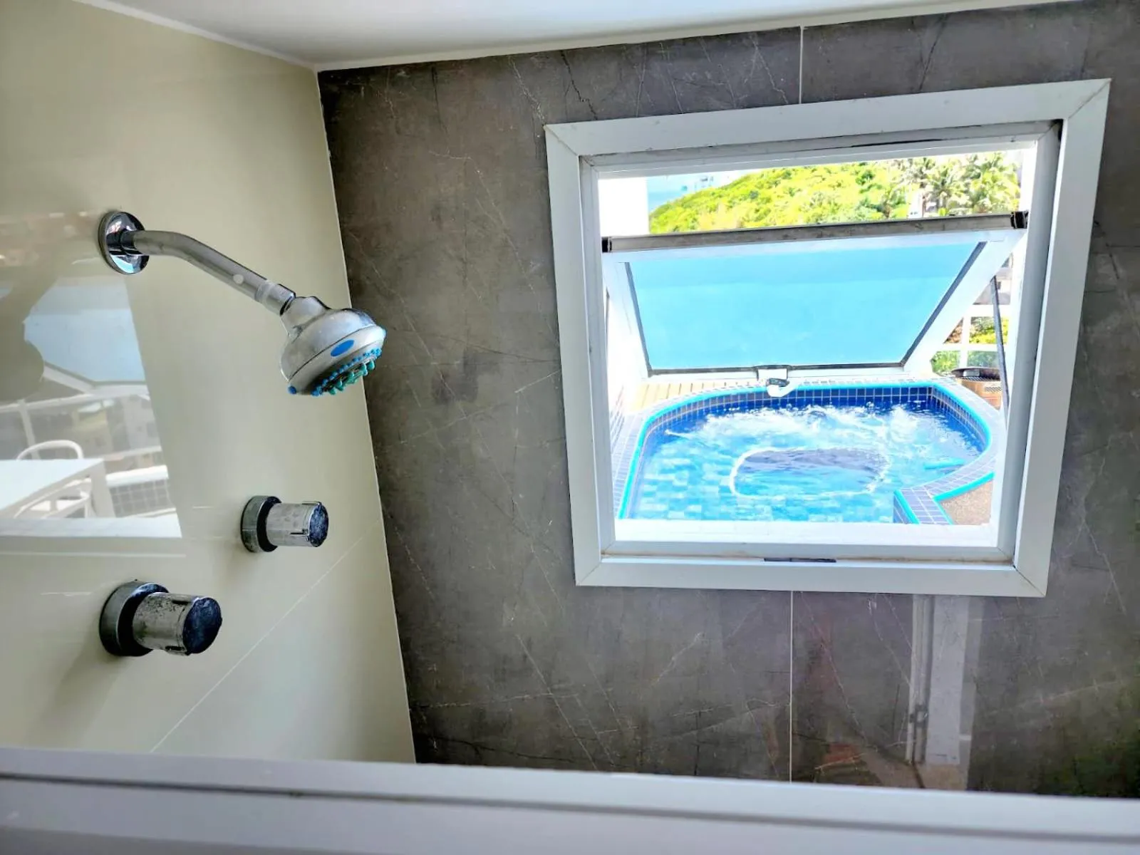 Bathroom in Cobertura em Ondina