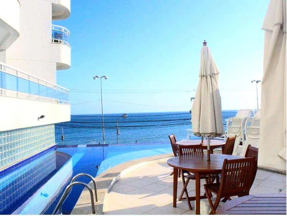 Pool view in Cobertura em Ondina