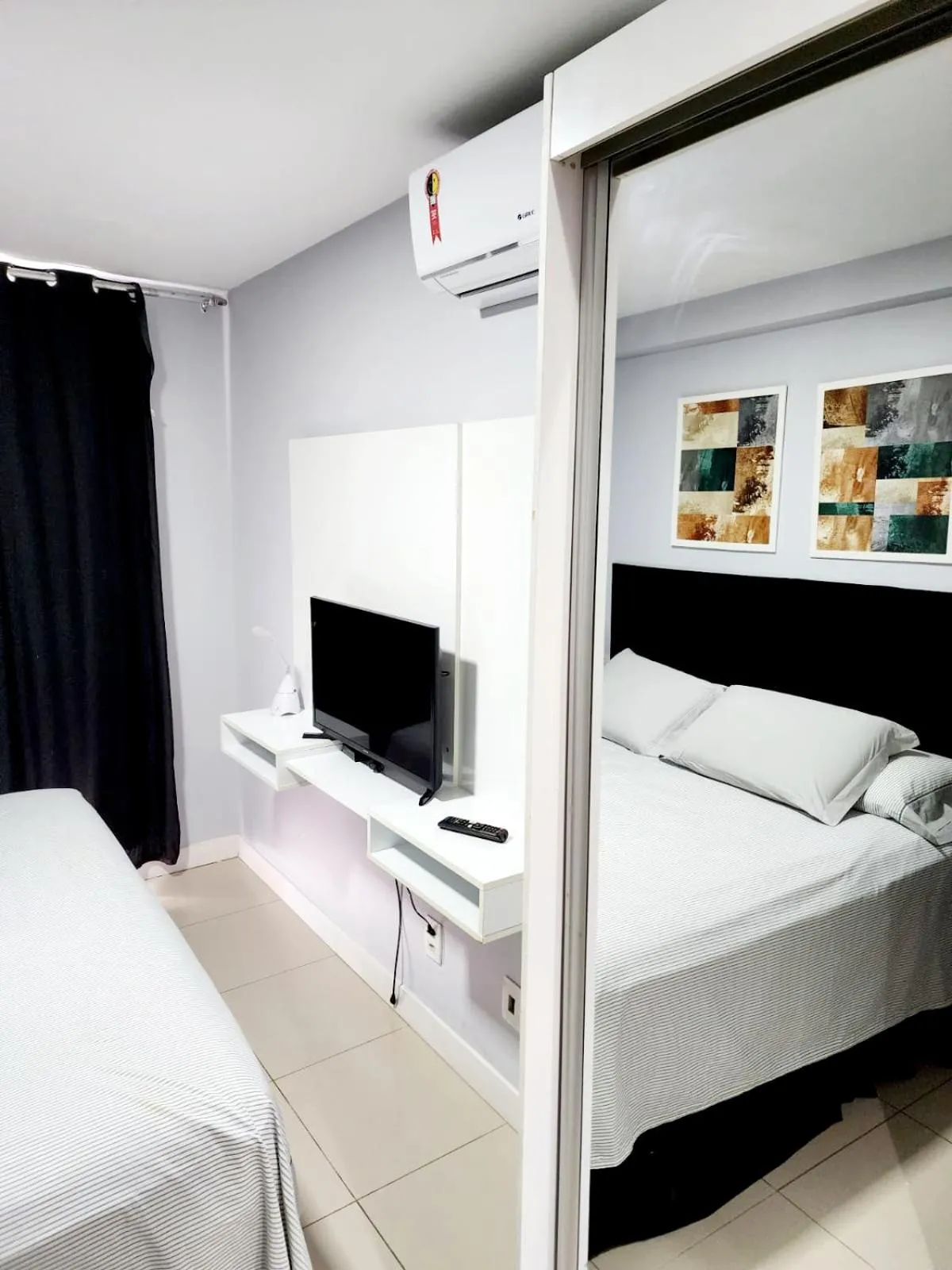 Photo of the whole room, Bed in Cobertura em Ondina