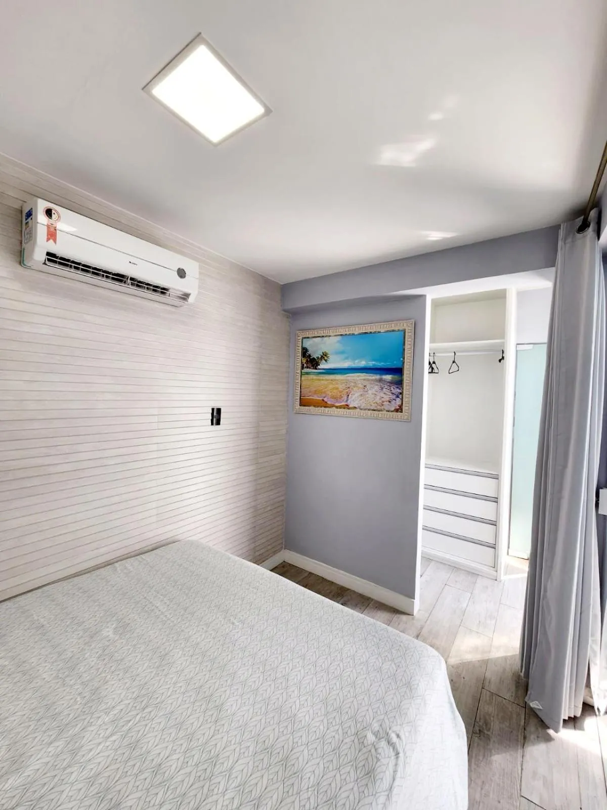 Photo of the whole room, Bed in Cobertura em Ondina