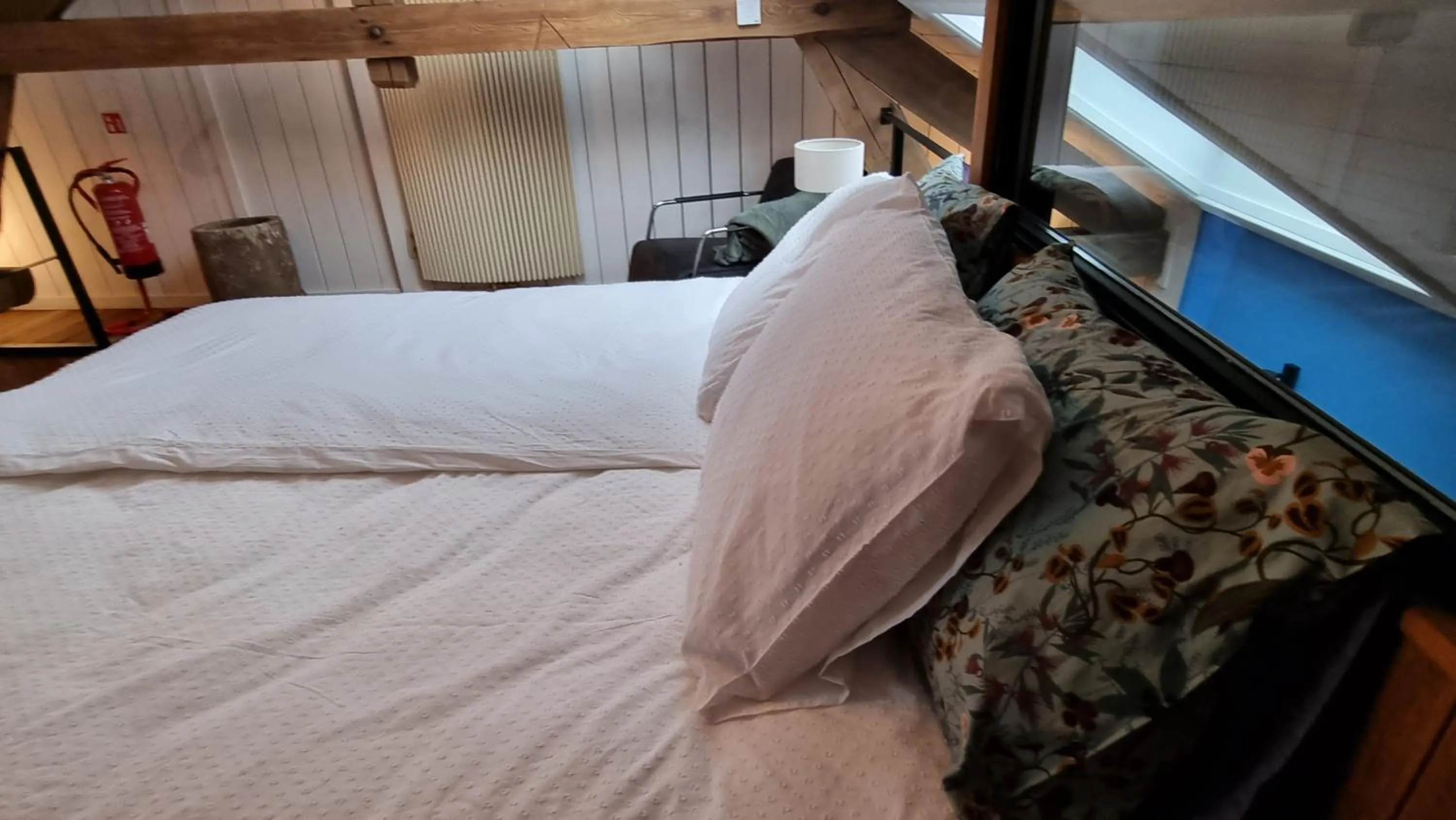 Bedroom, Bed in Een vleugje wellness in de Voerstreek - Bed & Brocante Onder de Poort