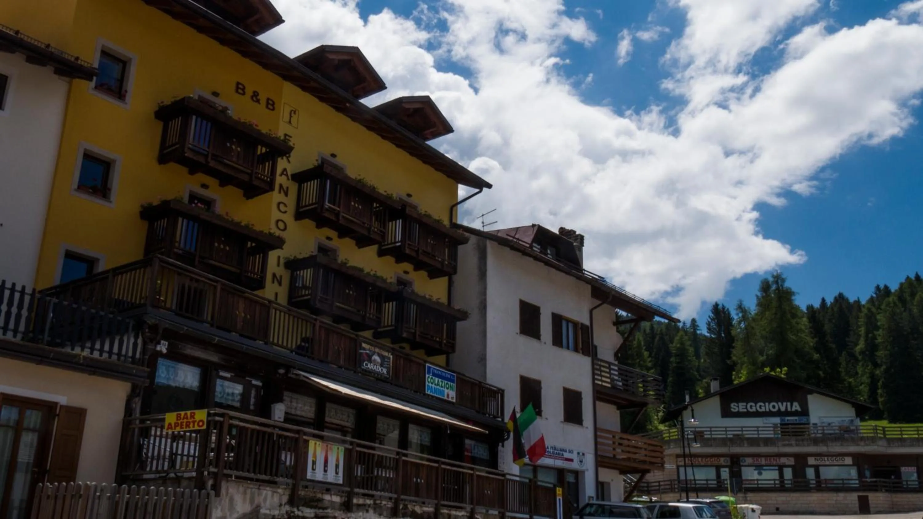 Facade/entrance in Hotel B&B Francolini