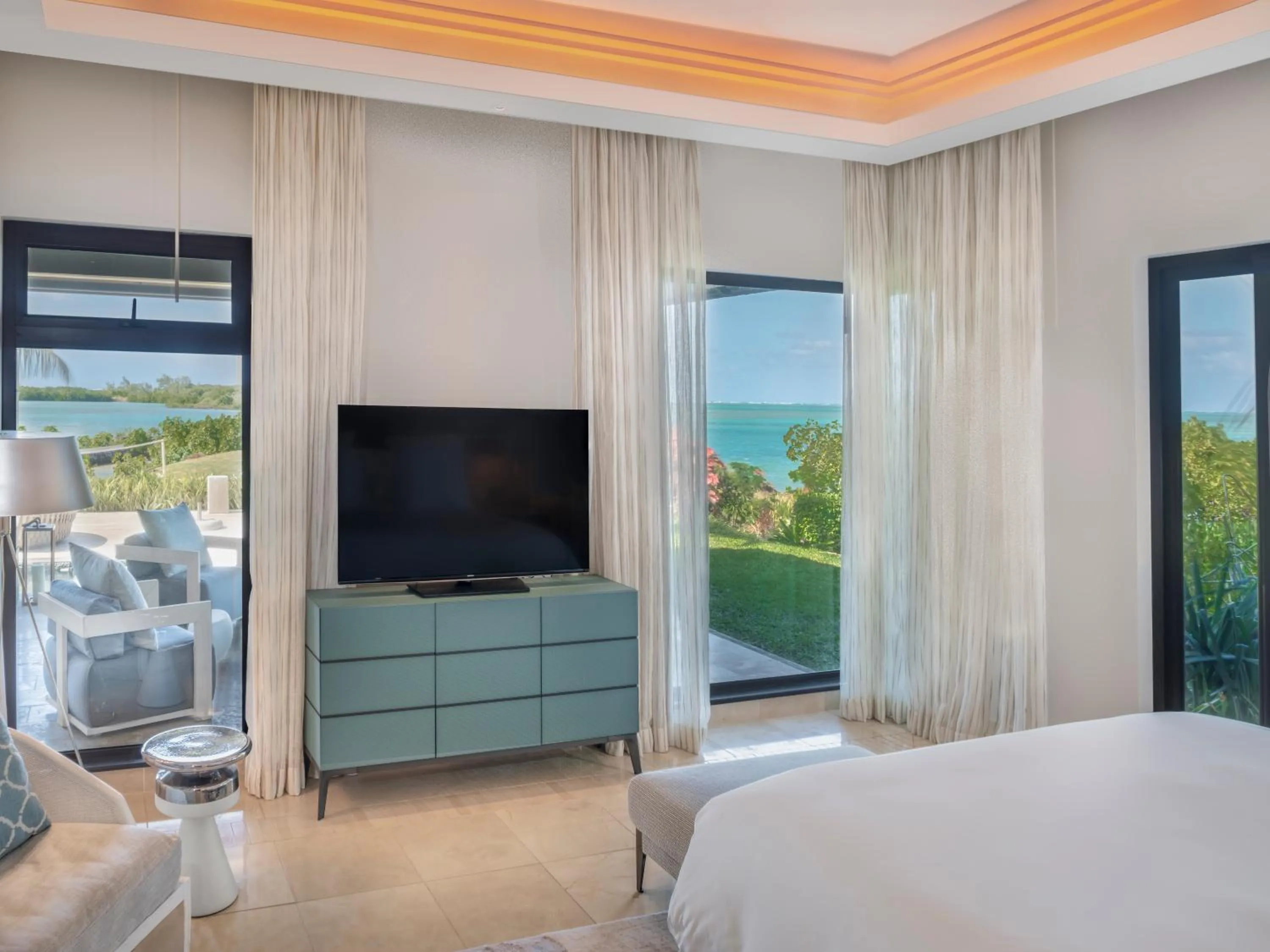 TV and multimedia, Bed in Four Seasons Resort Mauritius at Anahita