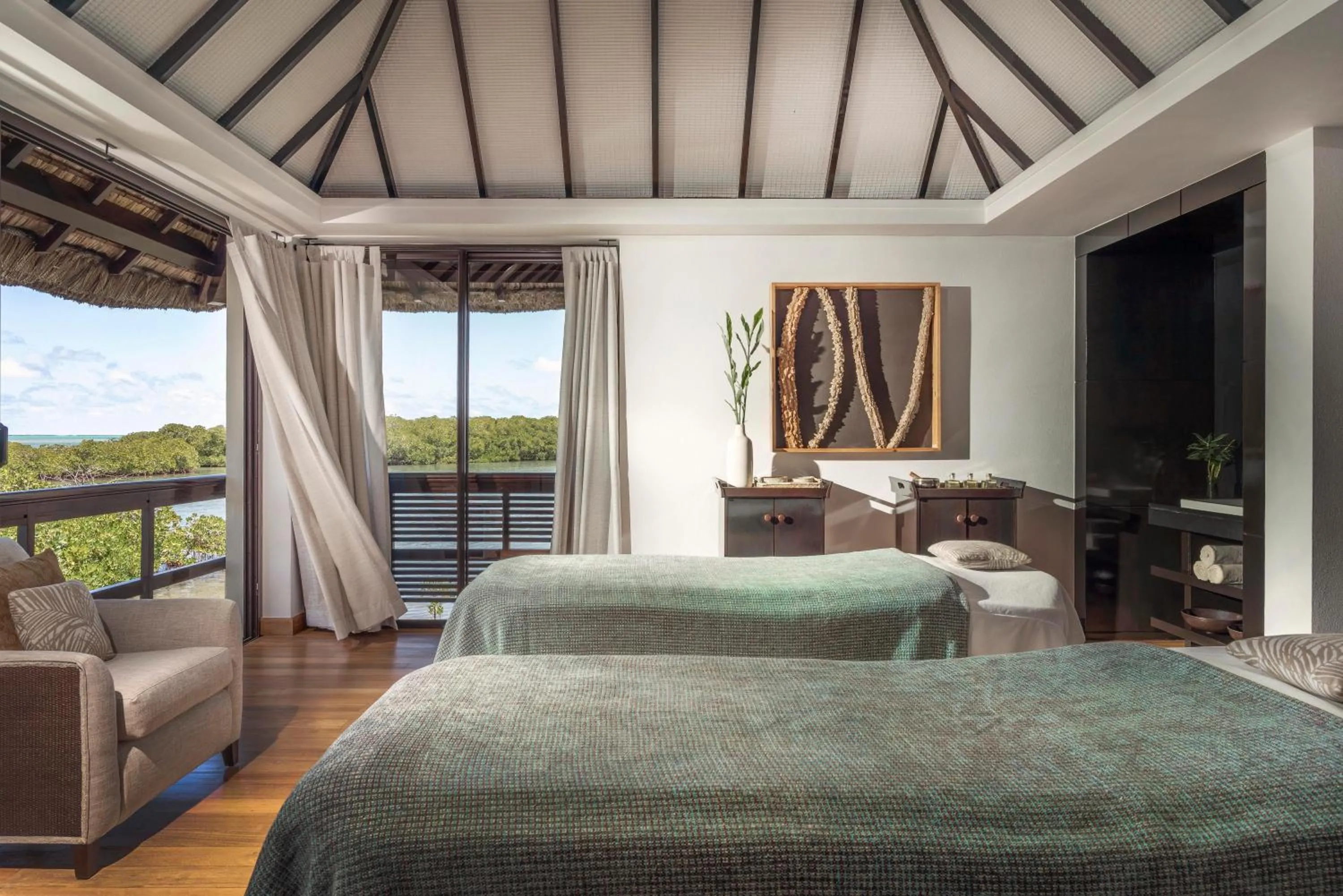 Spa and wellness centre/facilities, Bed in Four Seasons Resort Mauritius at Anahita
