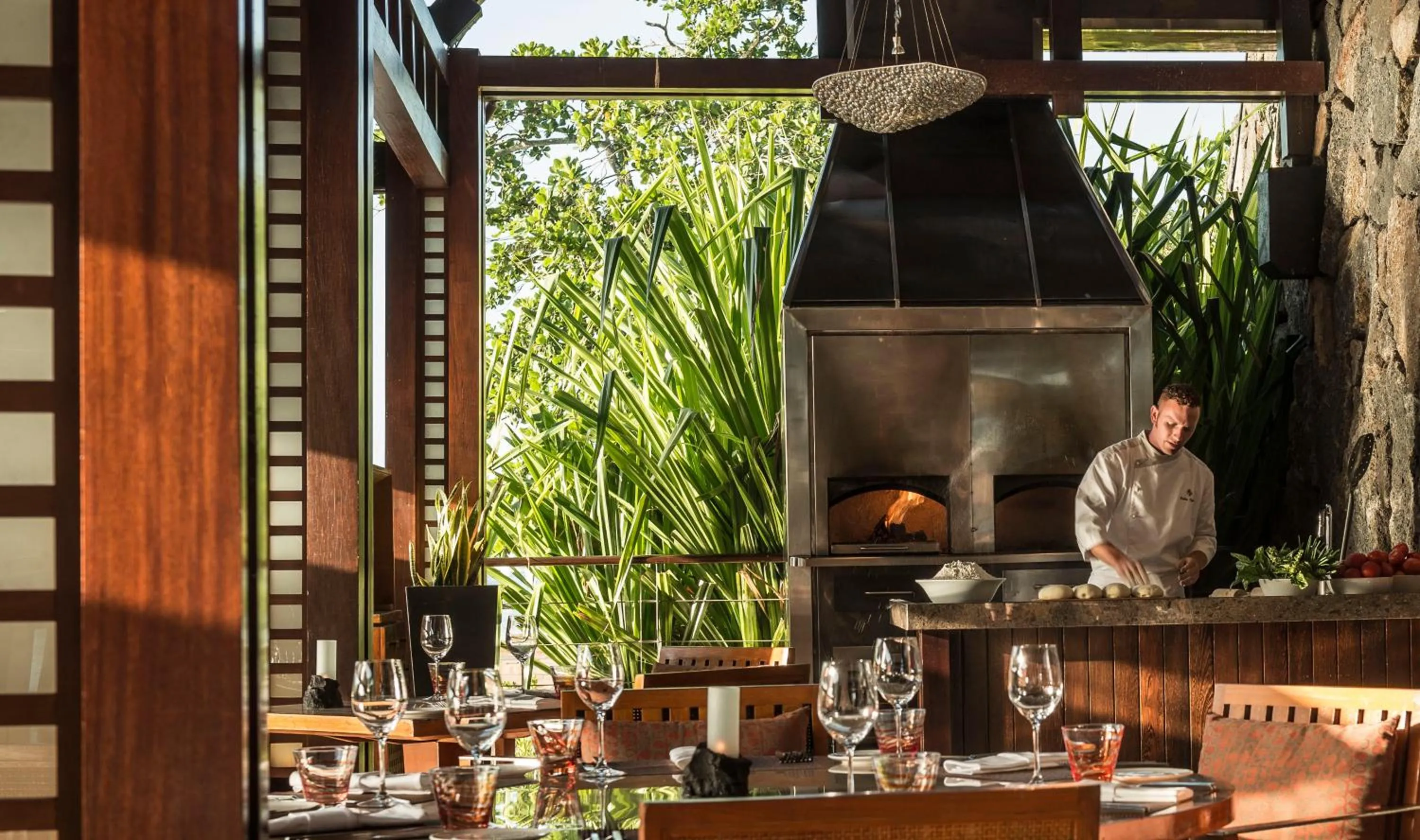 Restaurant/places to eat in Four Seasons Resort Mauritius at Anahita