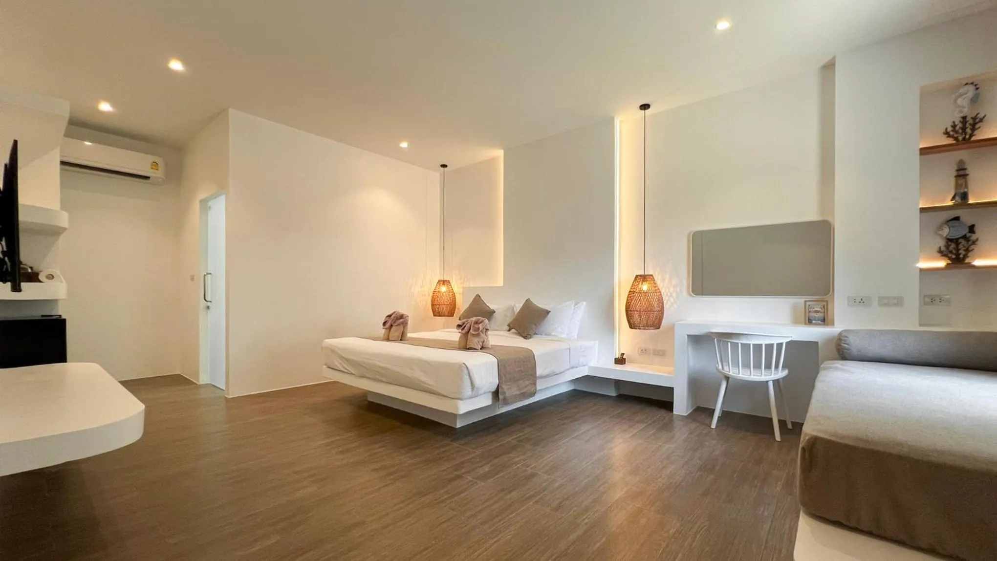 Photo of the whole room, Bed in Pico Samui