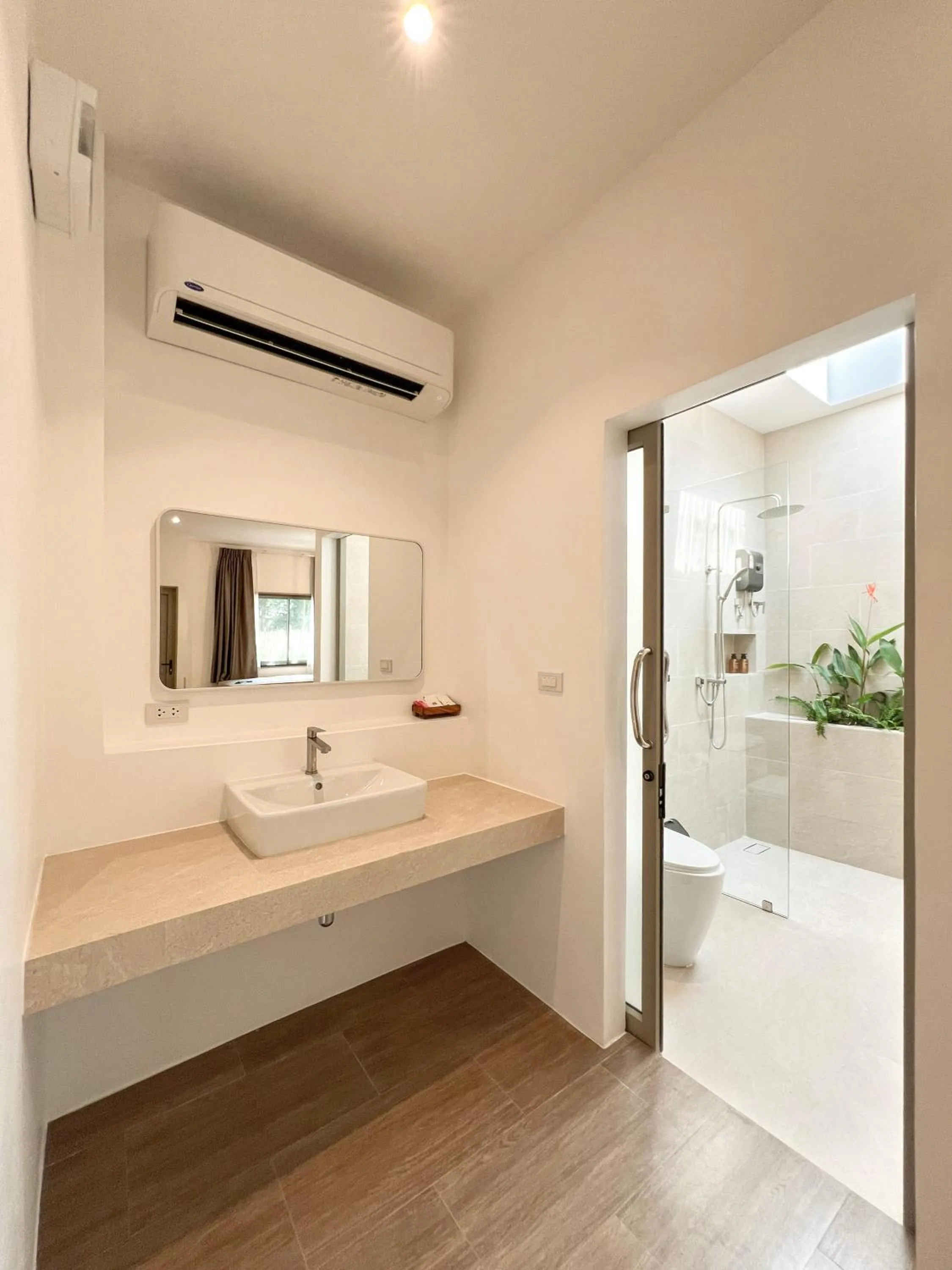 Shower in Pico Samui