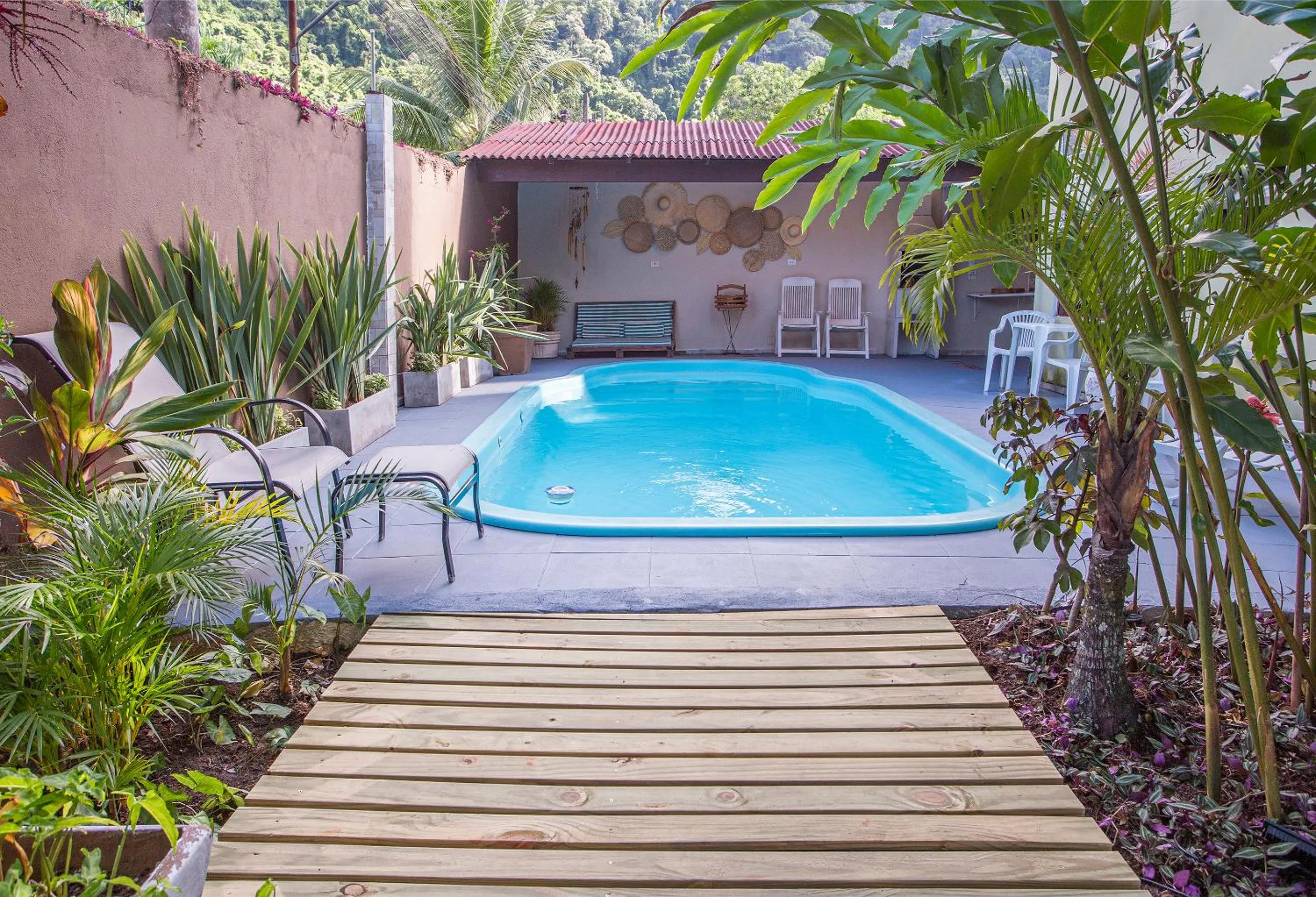 Swimming pool in Pousada Castelinho