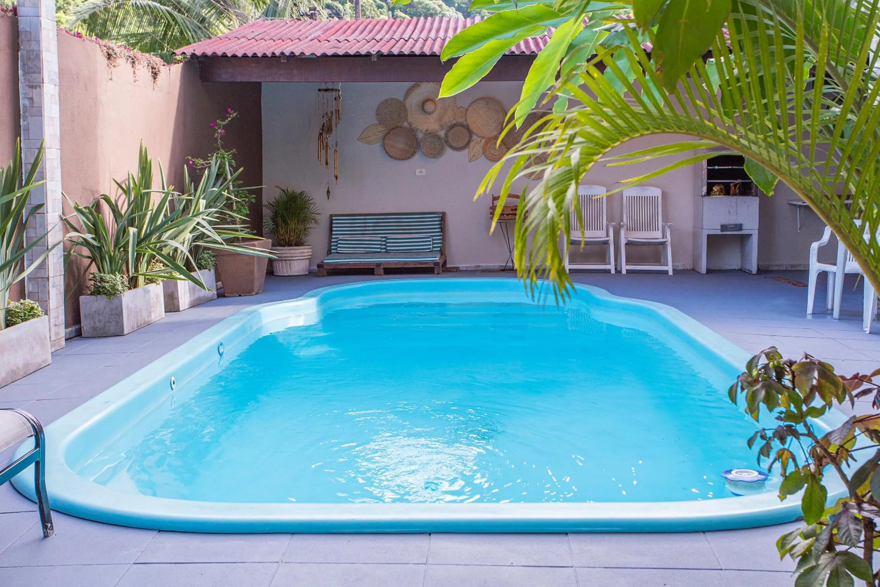 Swimming pool in Pousada Castelinho