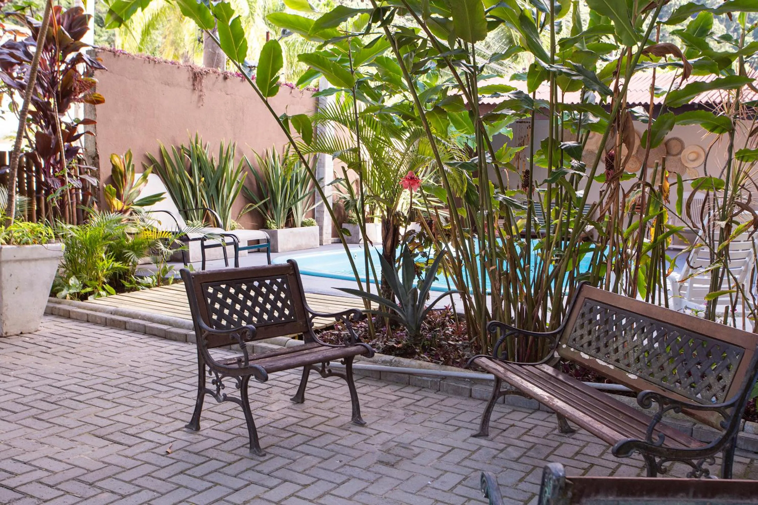 Seating area in Pousada Castelinho