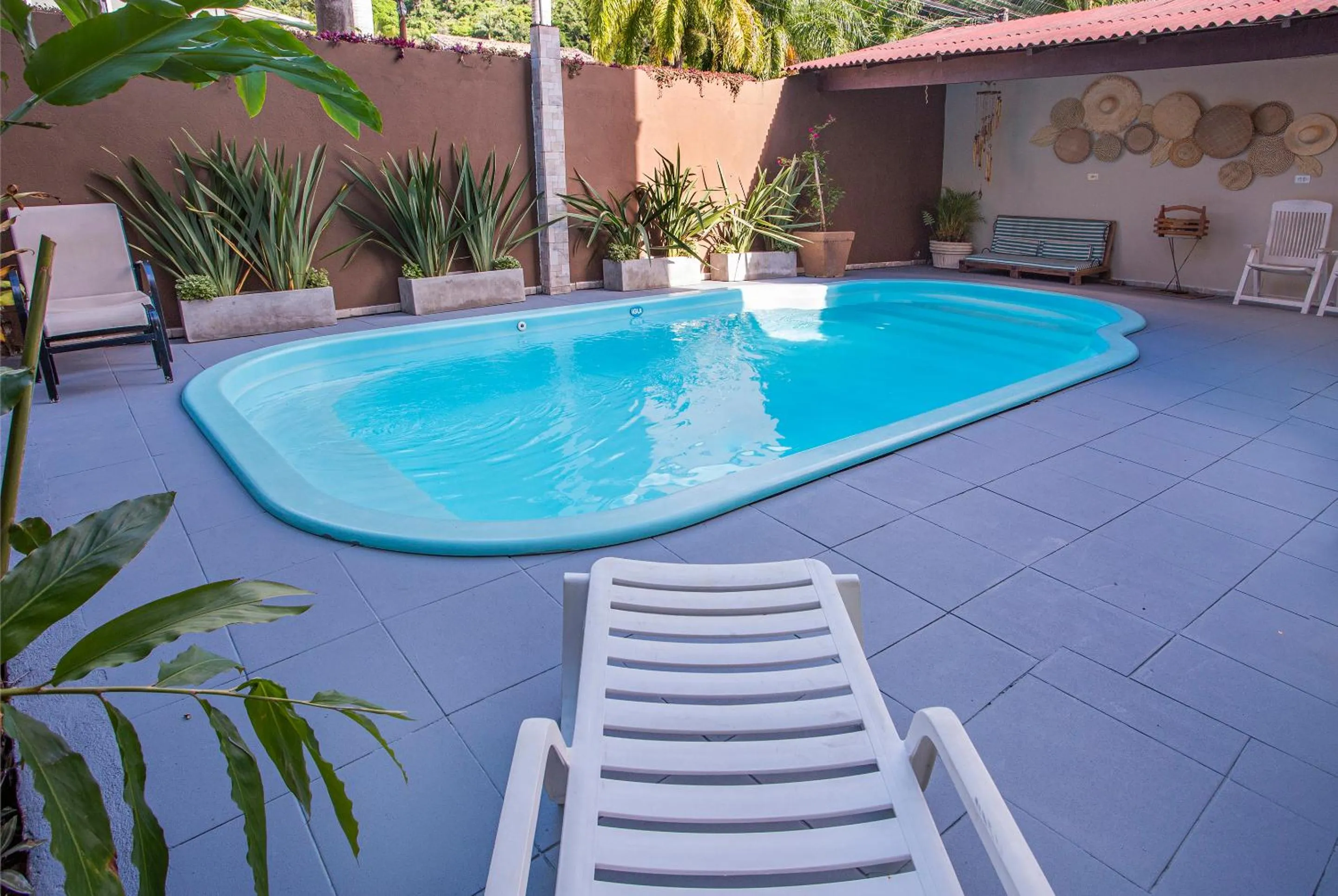 Swimming pool in Pousada Castelinho