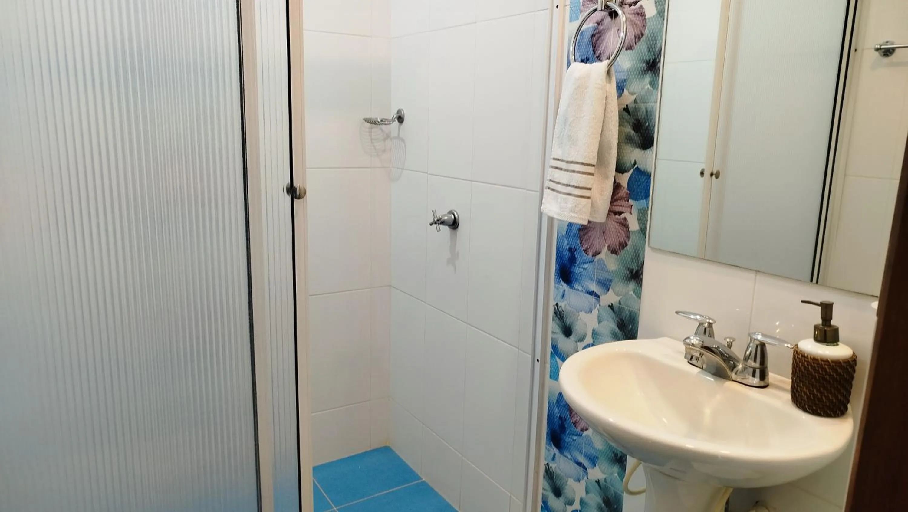 Shower in Casa Luna Hotel