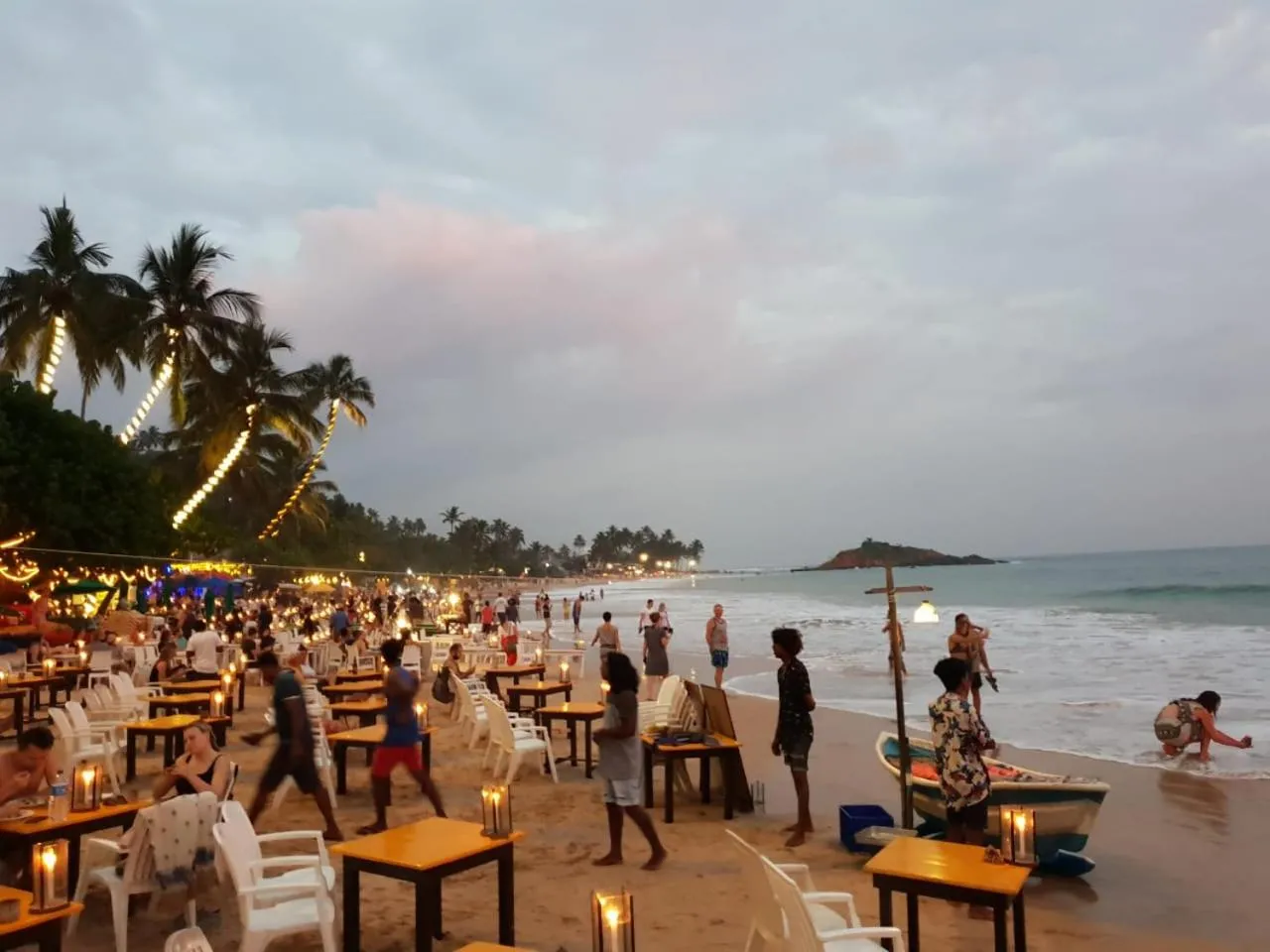 Restaurant/places to eat in X Mirissa