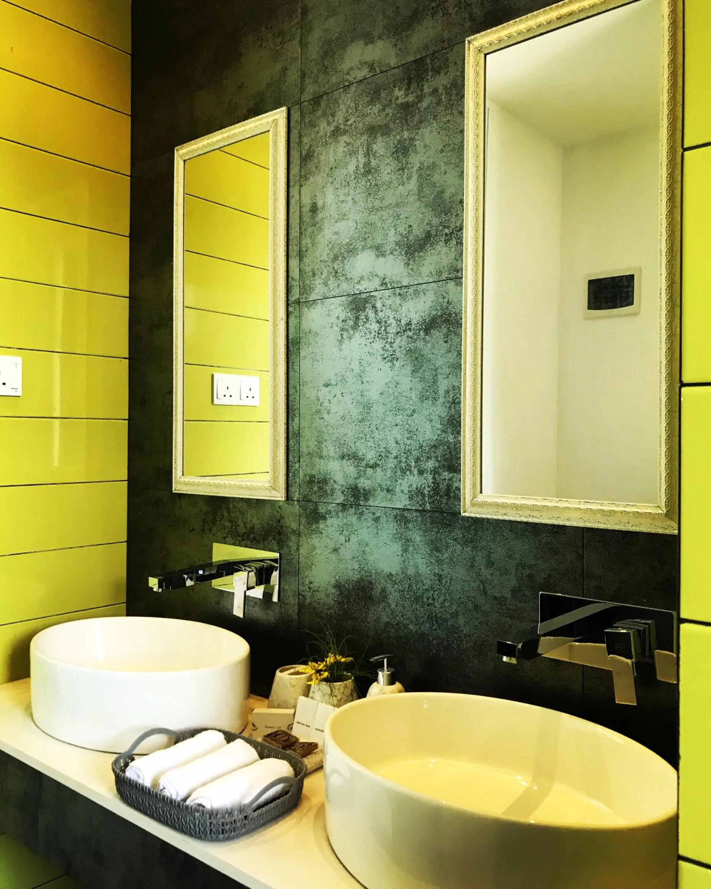 Bathroom in X Mirissa