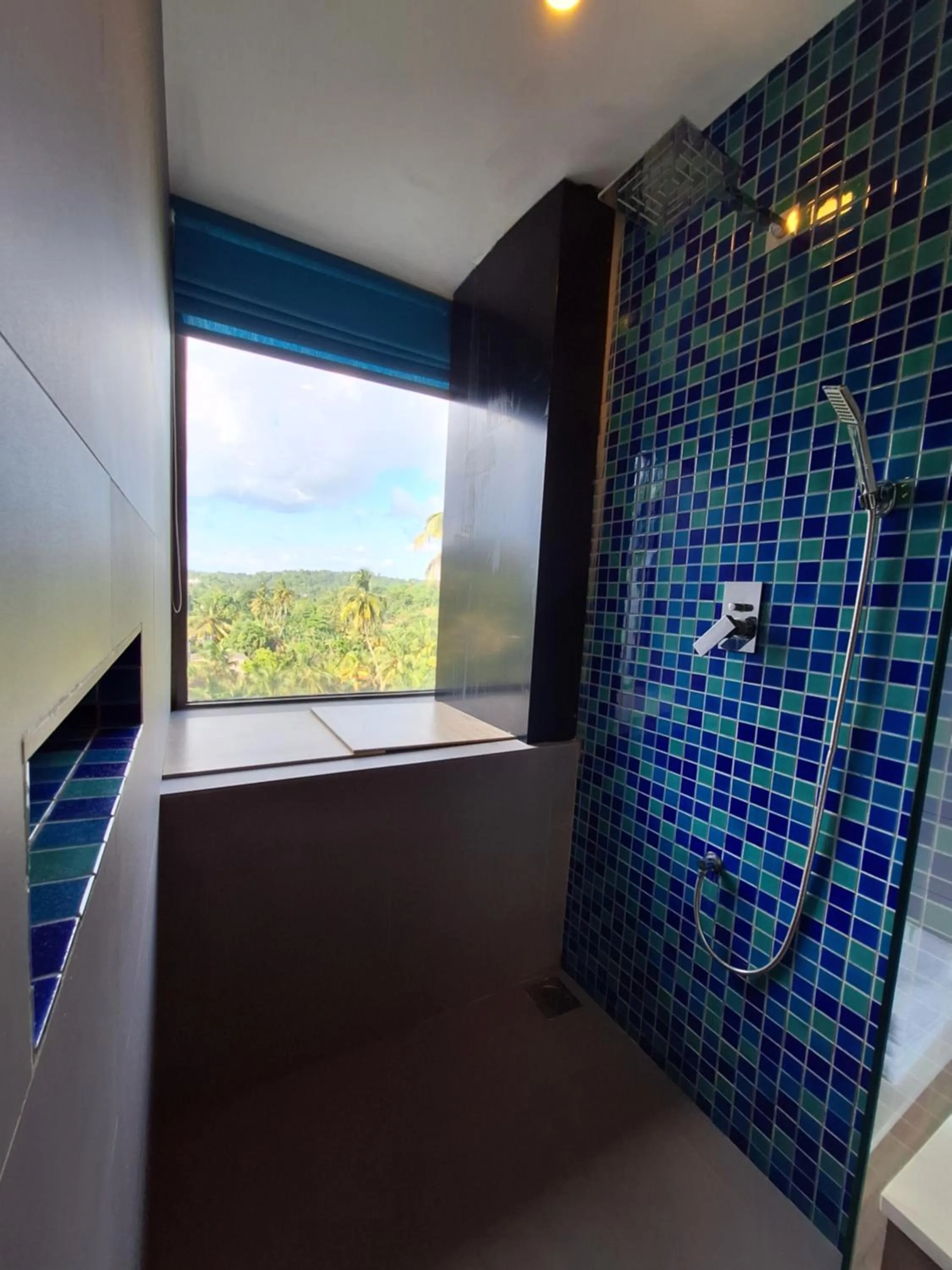 Shower in X Mirissa