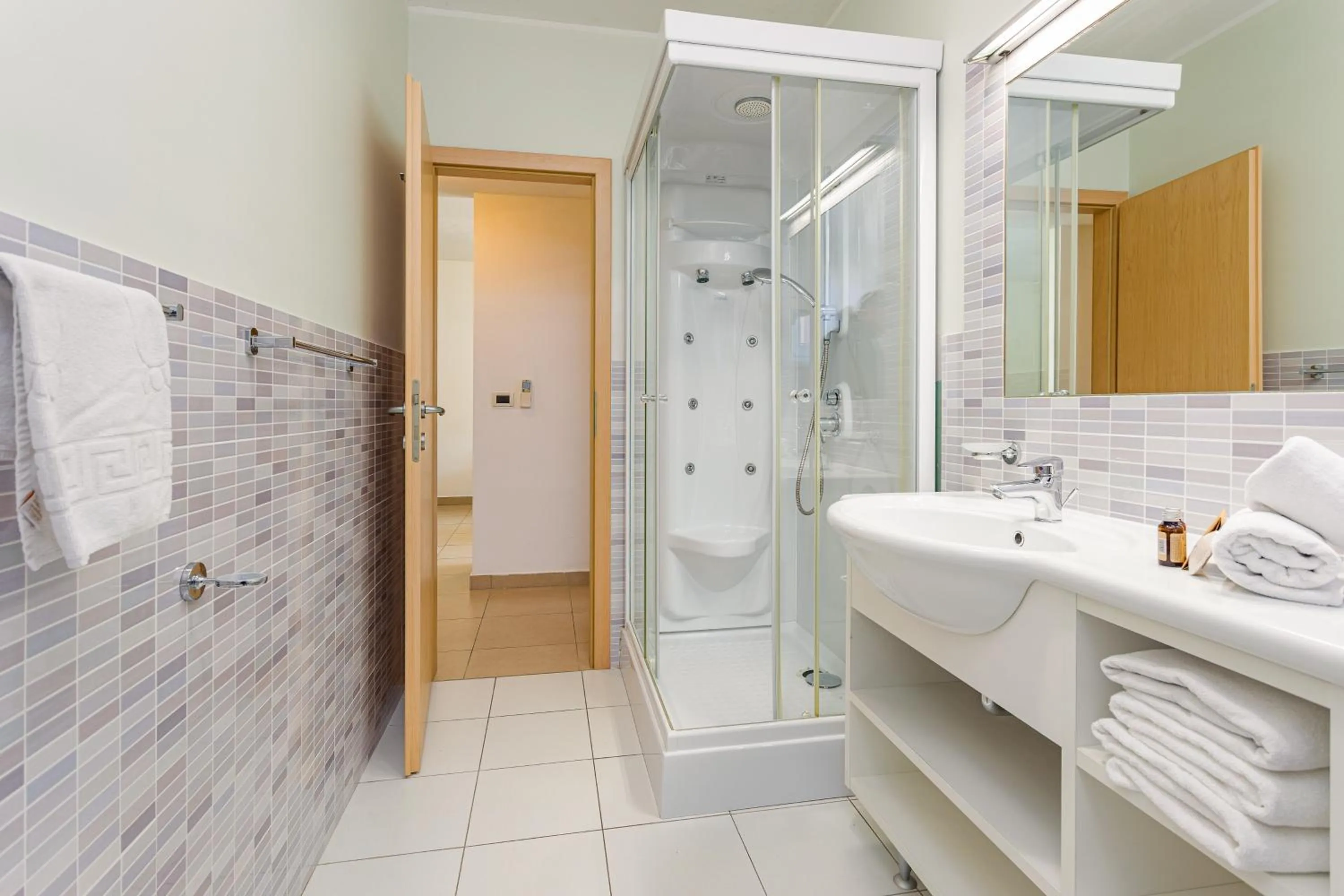 Shower in Residence Superior Del Mar