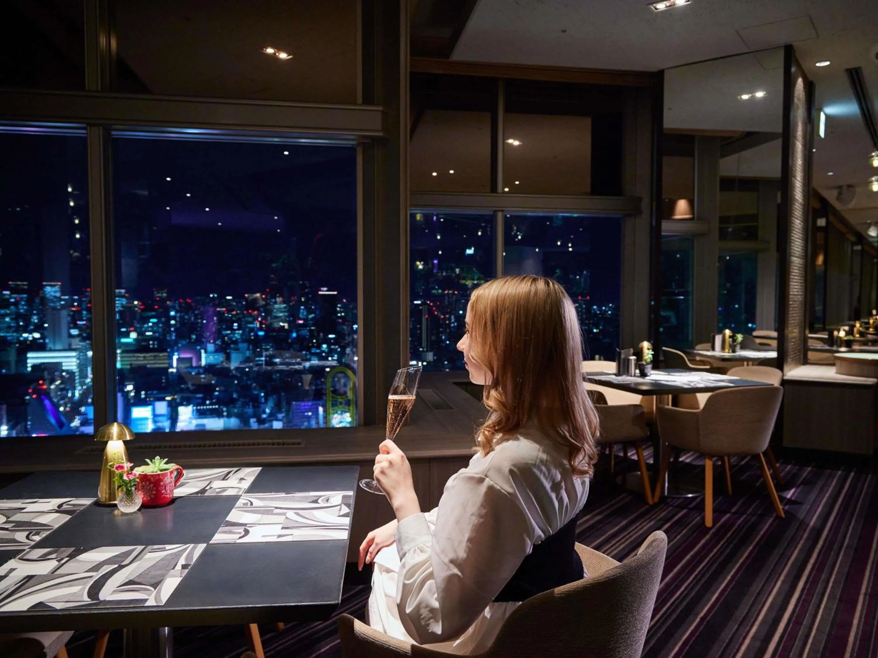 Lounge or bar in Swissotel Nankai Osaka