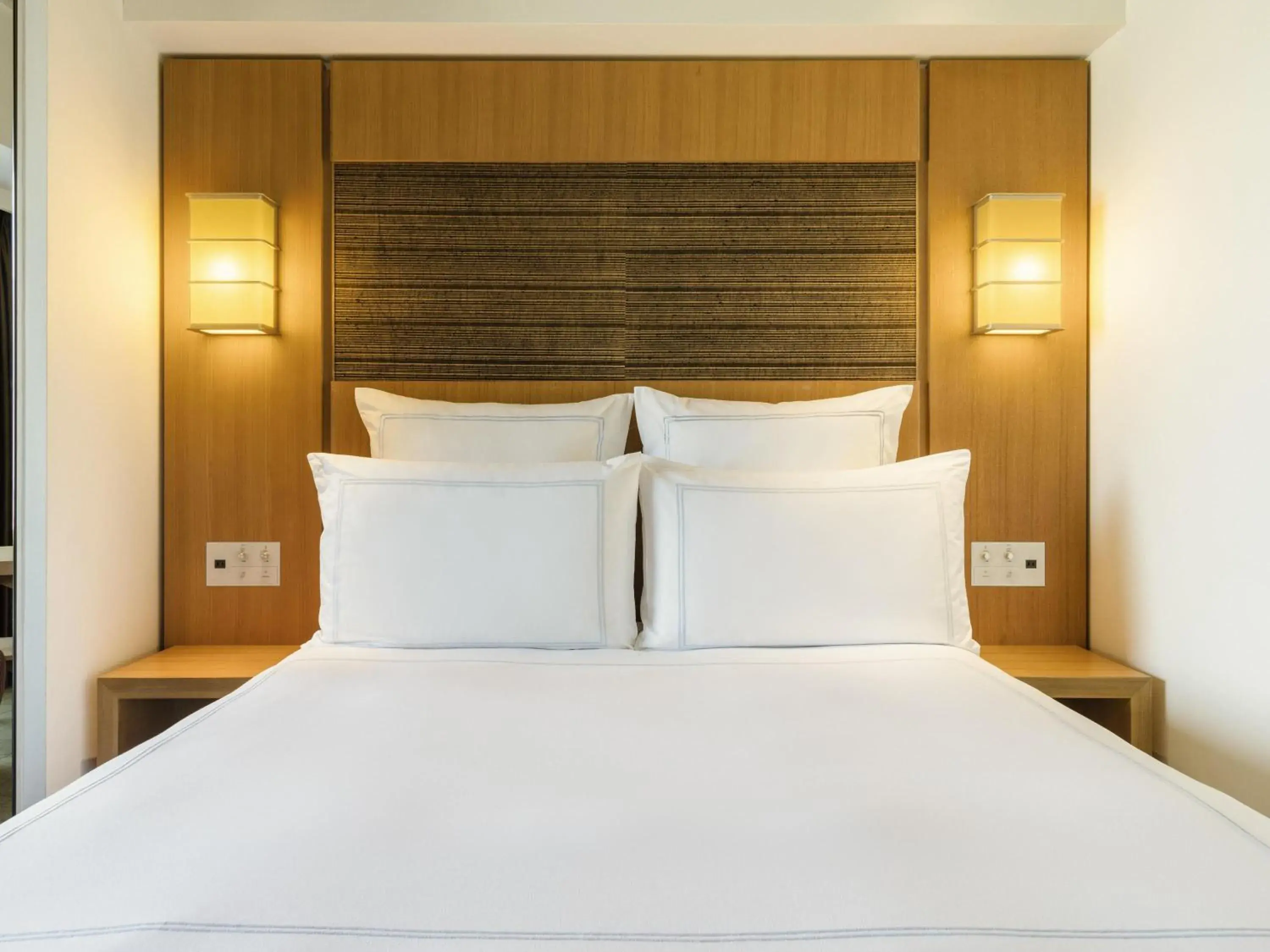 Bedroom, Bed in Swissotel Nankai Osaka Bedroom, Bed in Swissotel Nankai Osaka